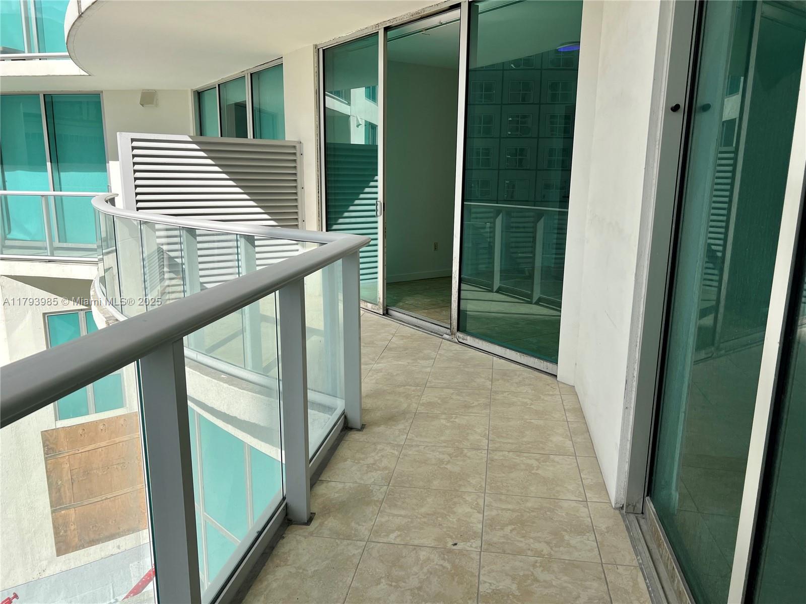 300 S Biscayne Blvd #1405, Miami FL 33131