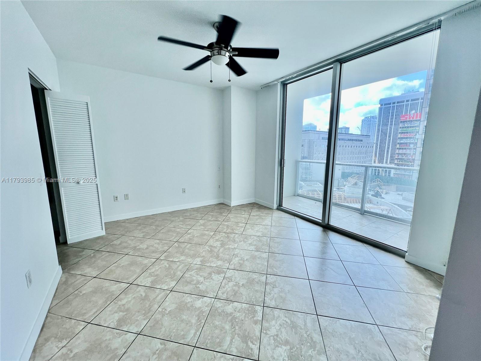 300 S Biscayne Blvd #1405, Miami FL 33131