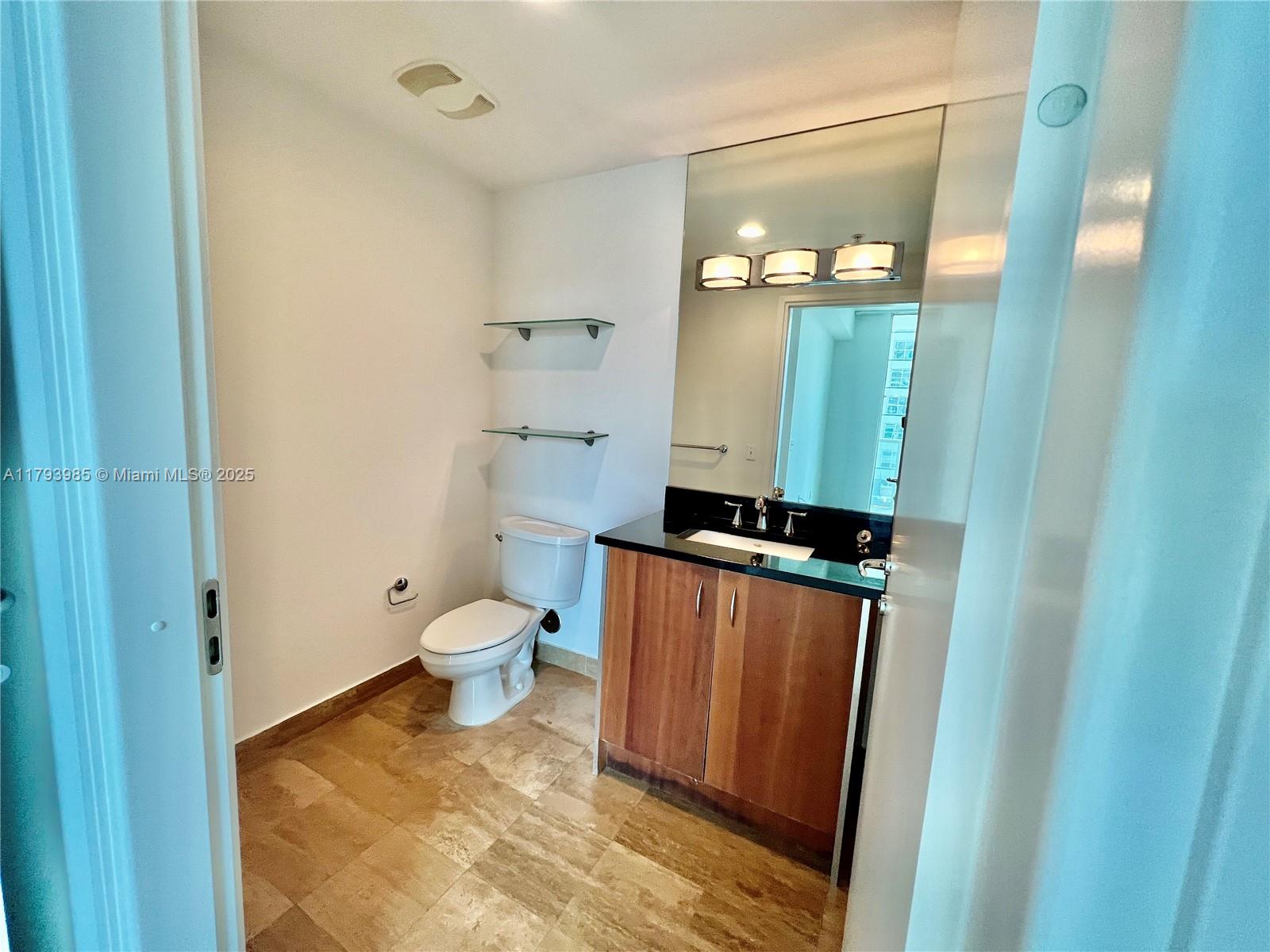 300 S Biscayne Blvd #1405, Miami FL 33131
