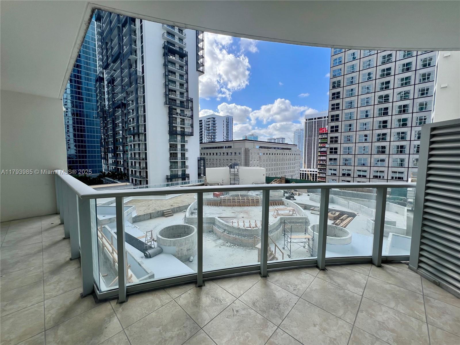 300 S Biscayne Blvd #1405, Miami FL 33131