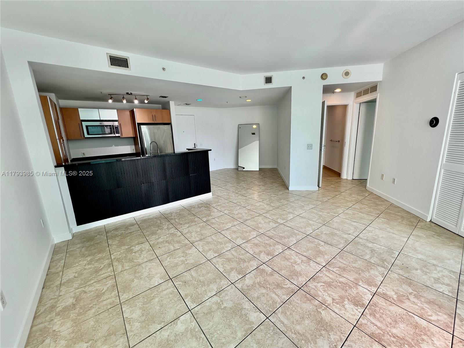 300 S Biscayne Blvd #1405, Miami FL 33131