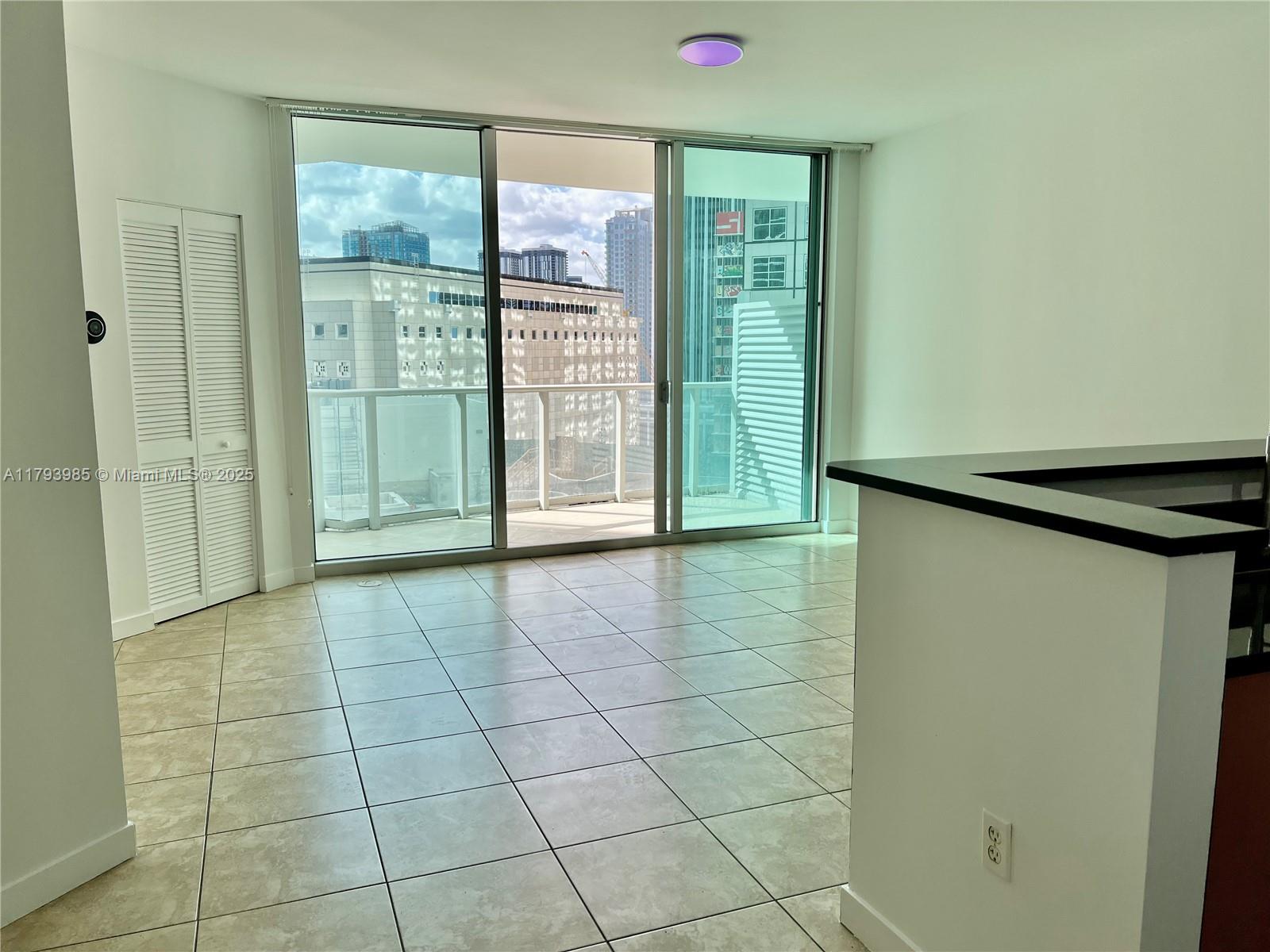 300 S Biscayne Blvd #1405, Miami FL 33131