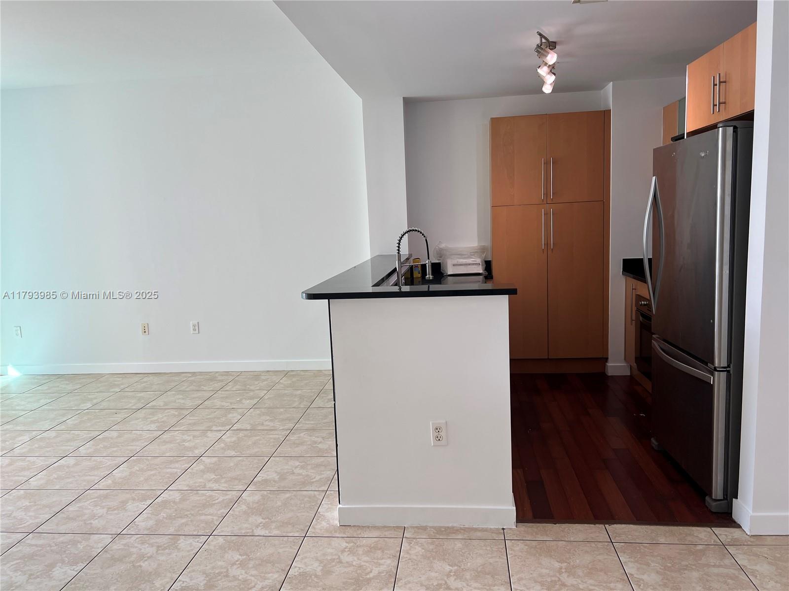 300 S Biscayne Blvd #1405, Miami FL 33131