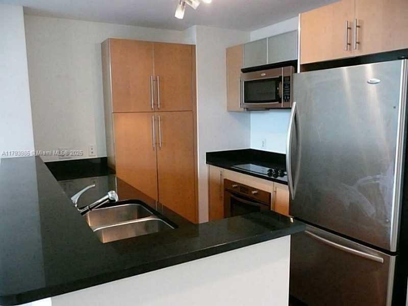 300 S Biscayne Blvd #1405, Miami FL 33131
