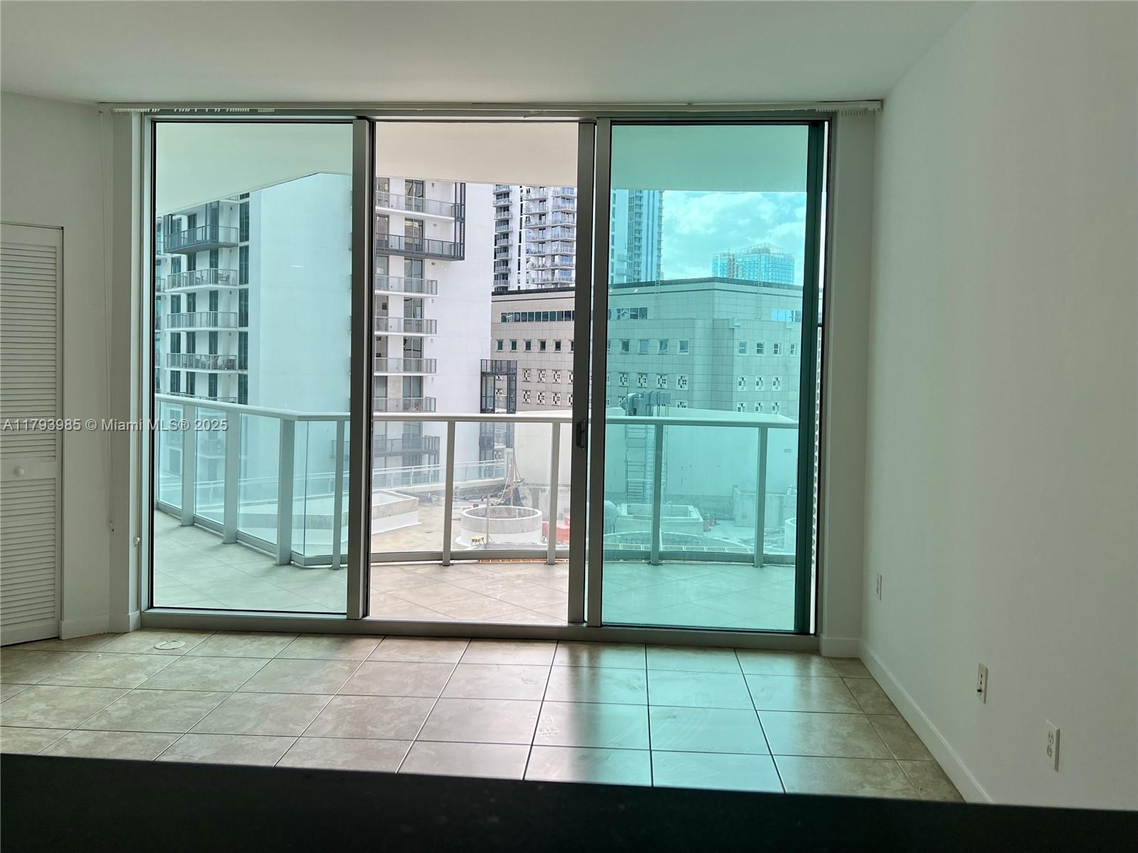 300 S Biscayne Blvd #1405, Miami FL 33131