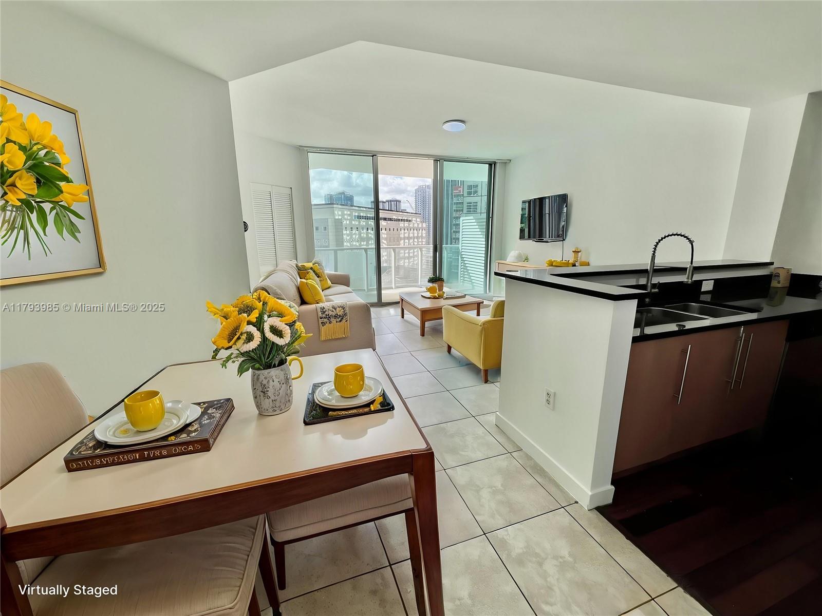 300 S Biscayne Blvd #1405, Miami FL 33131