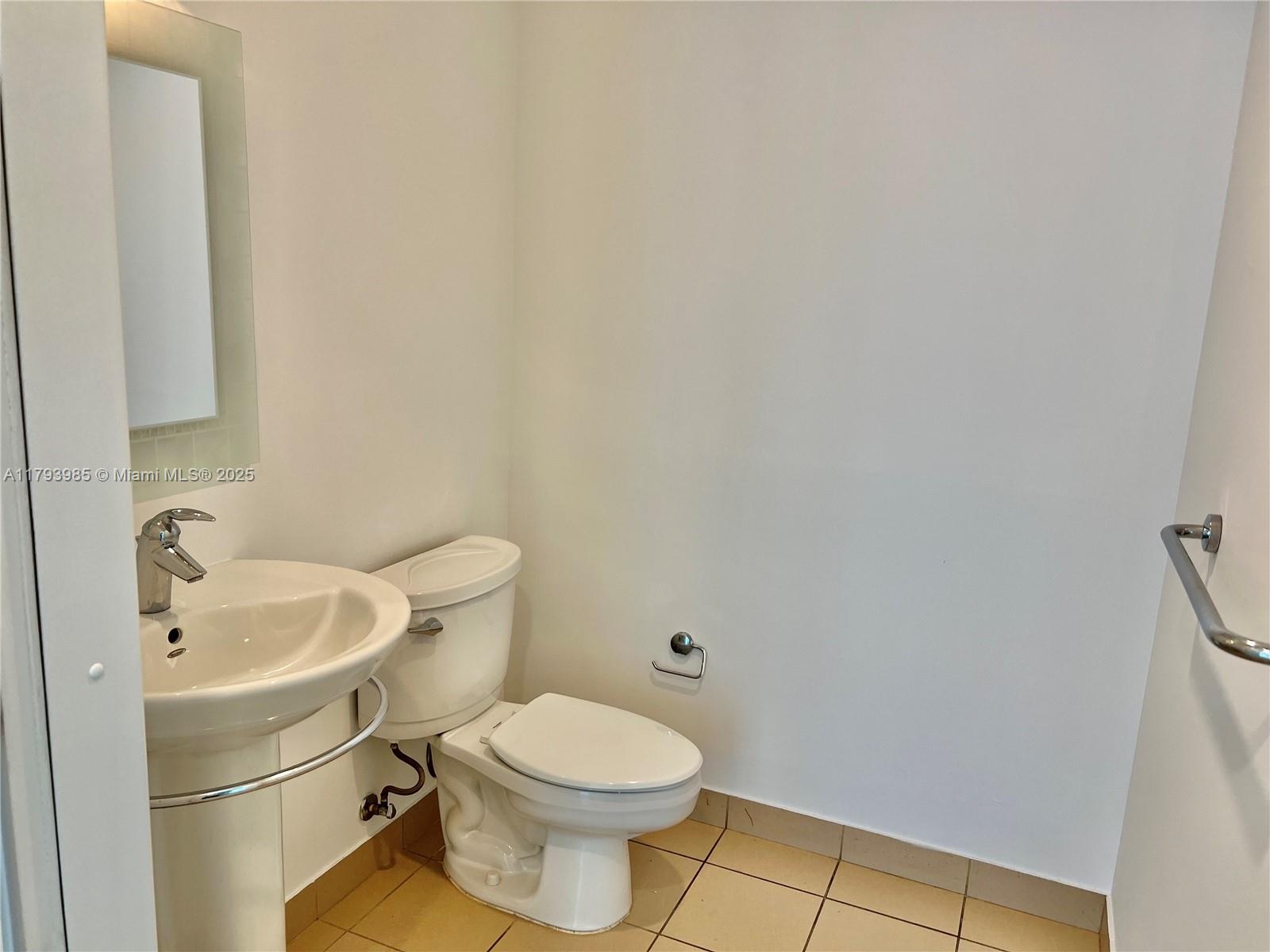300 S Biscayne Blvd #1405, Miami FL 33131