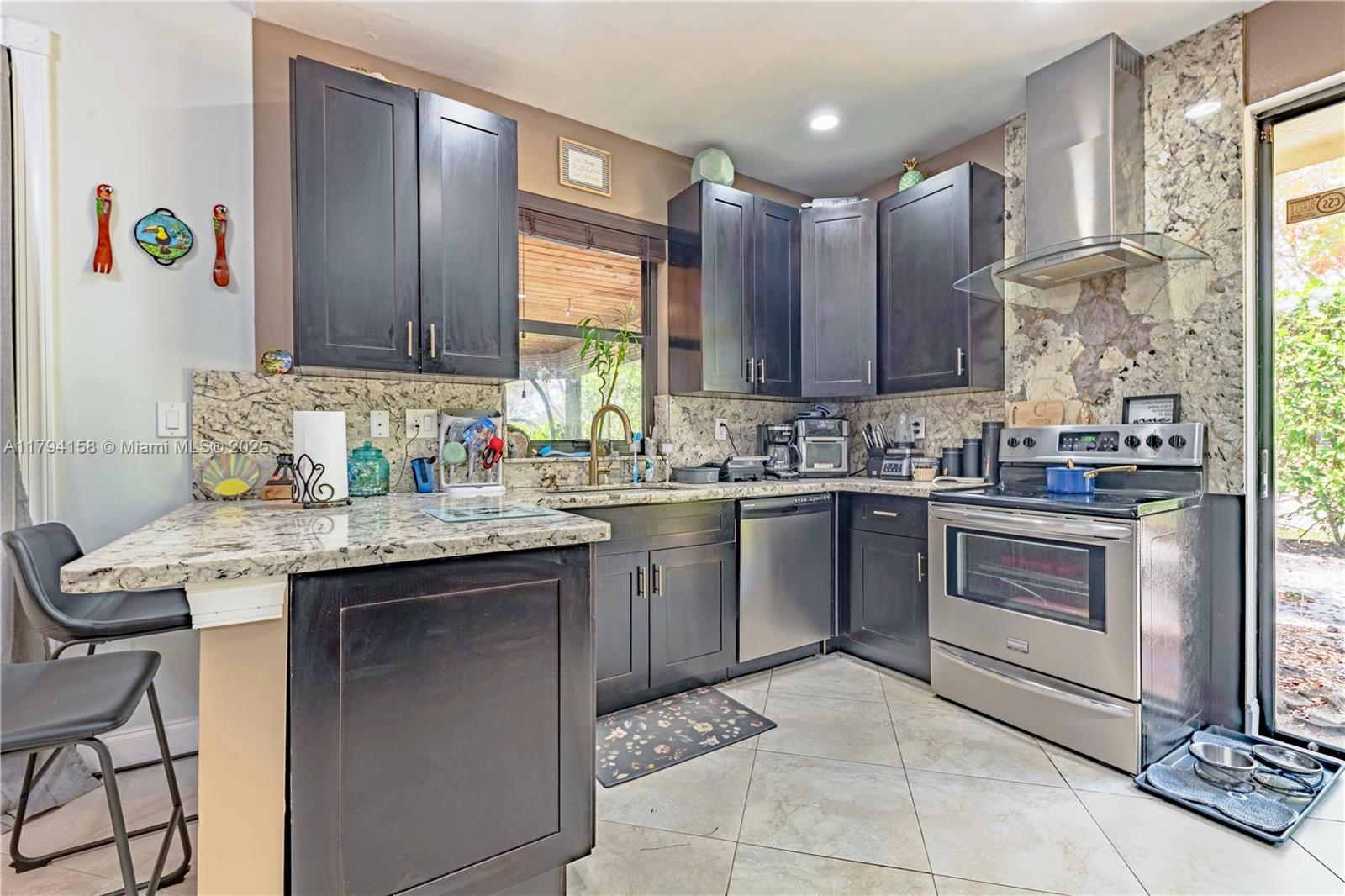 8097 Royal Palm Cir, Tamarac, Florida image 14