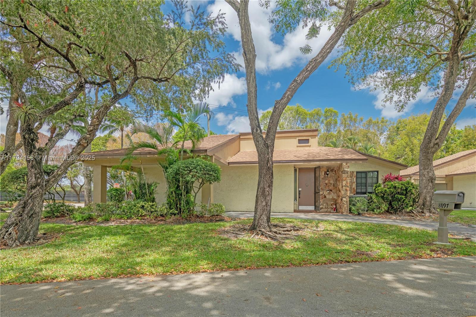 8097 Royal Palm Cir, Tamarac, Florida image 2