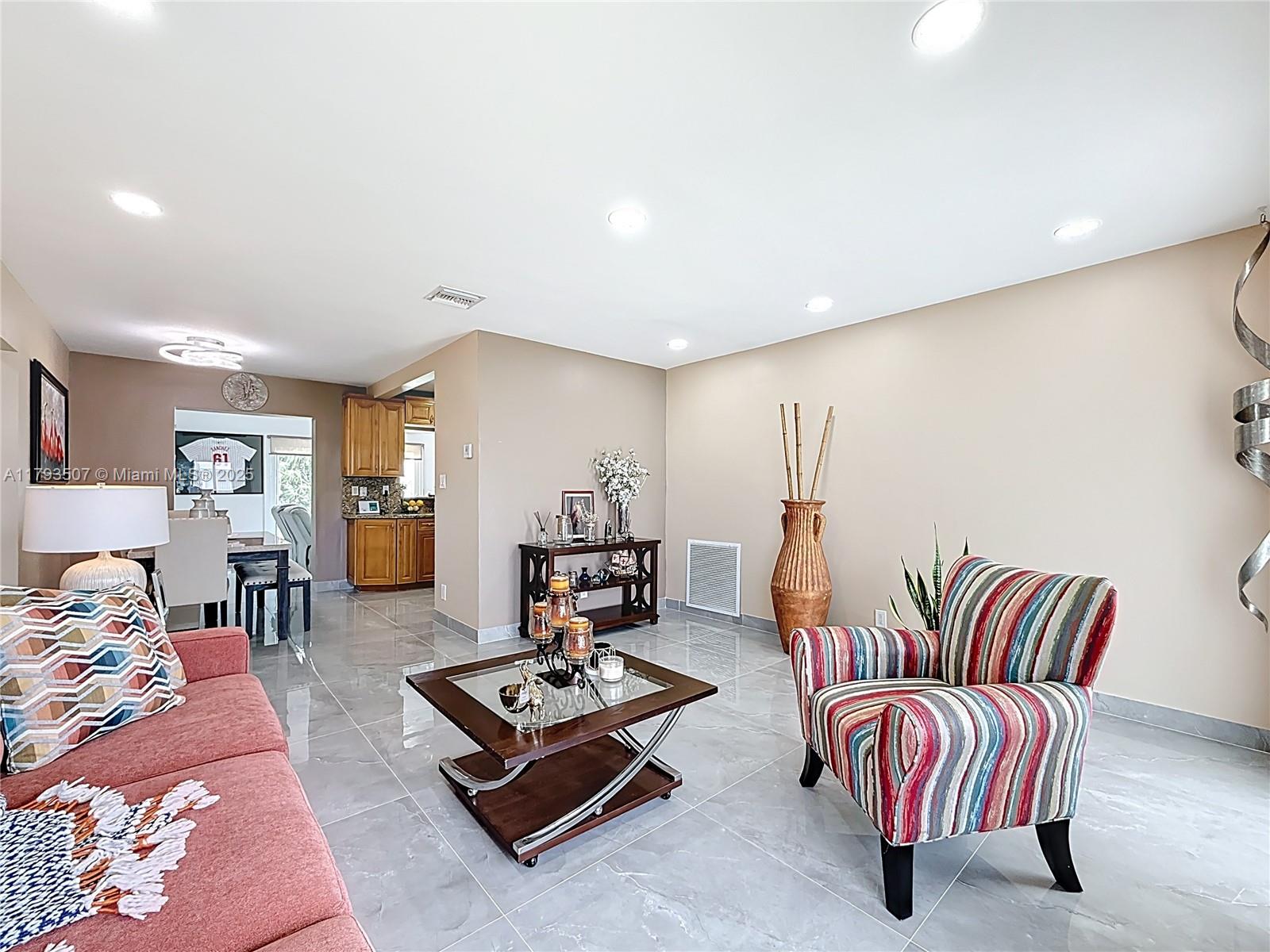 6707 NW 71st St, Tamarac, Florida image 21