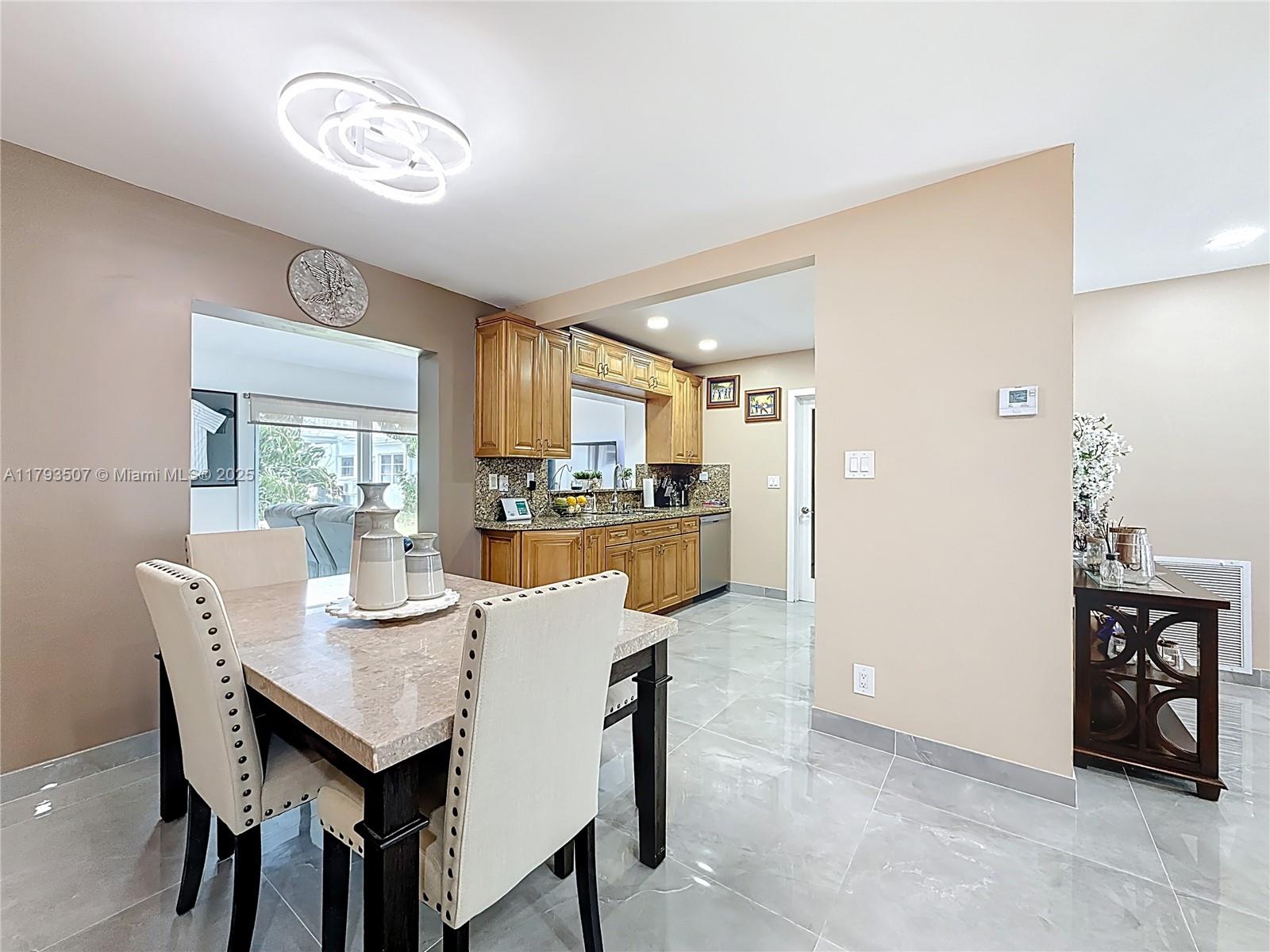6707 NW 71st St, Tamarac, Florida image 29