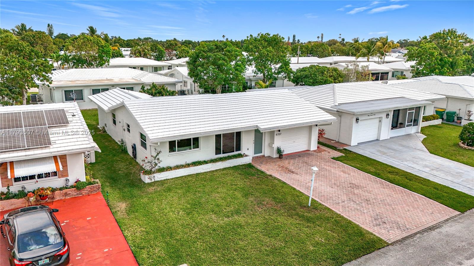 6707 NW 71st St, Tamarac, Florida image 4
