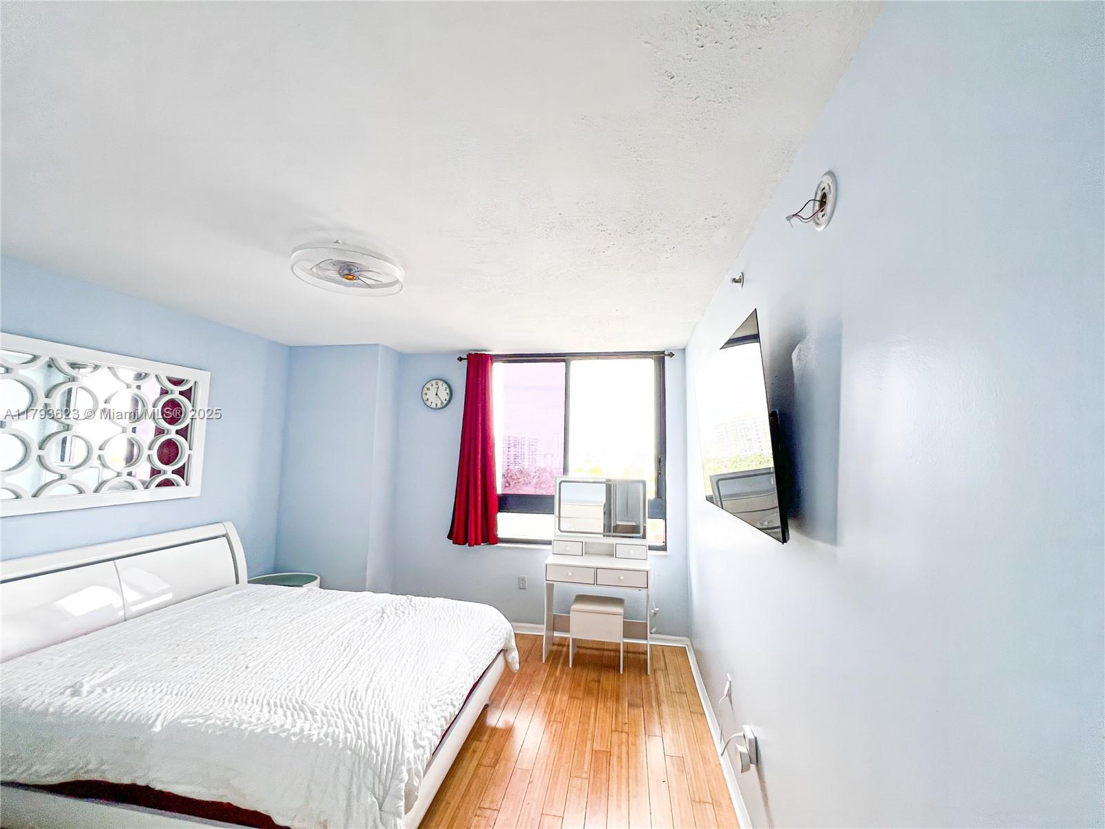 Listing Photo 12