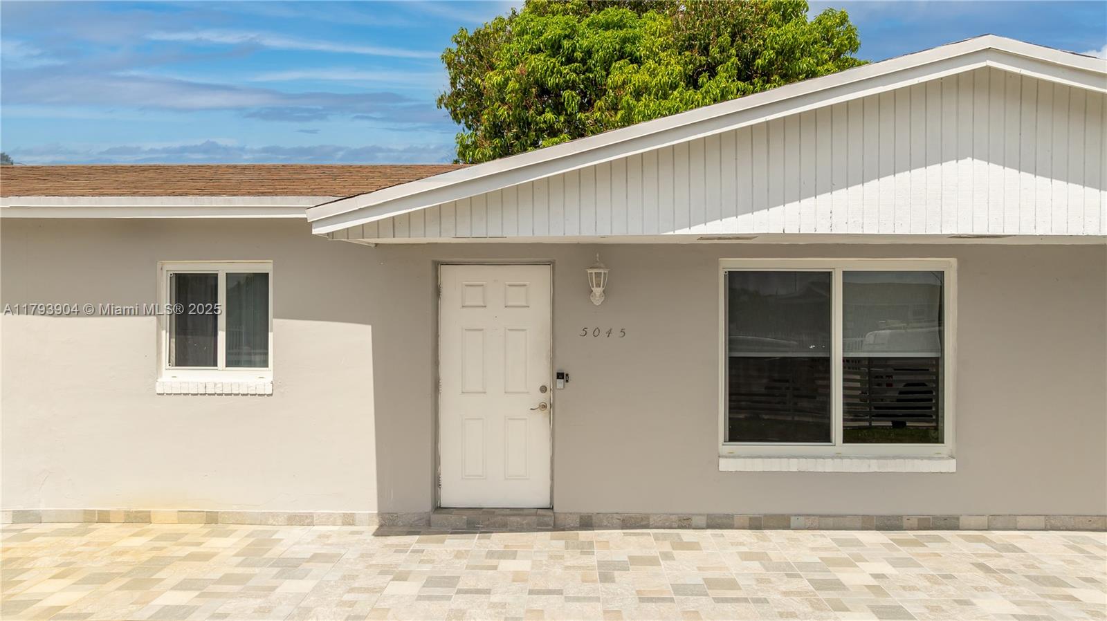 5045 NW 186th St, Miami Gardens, Florida image 2