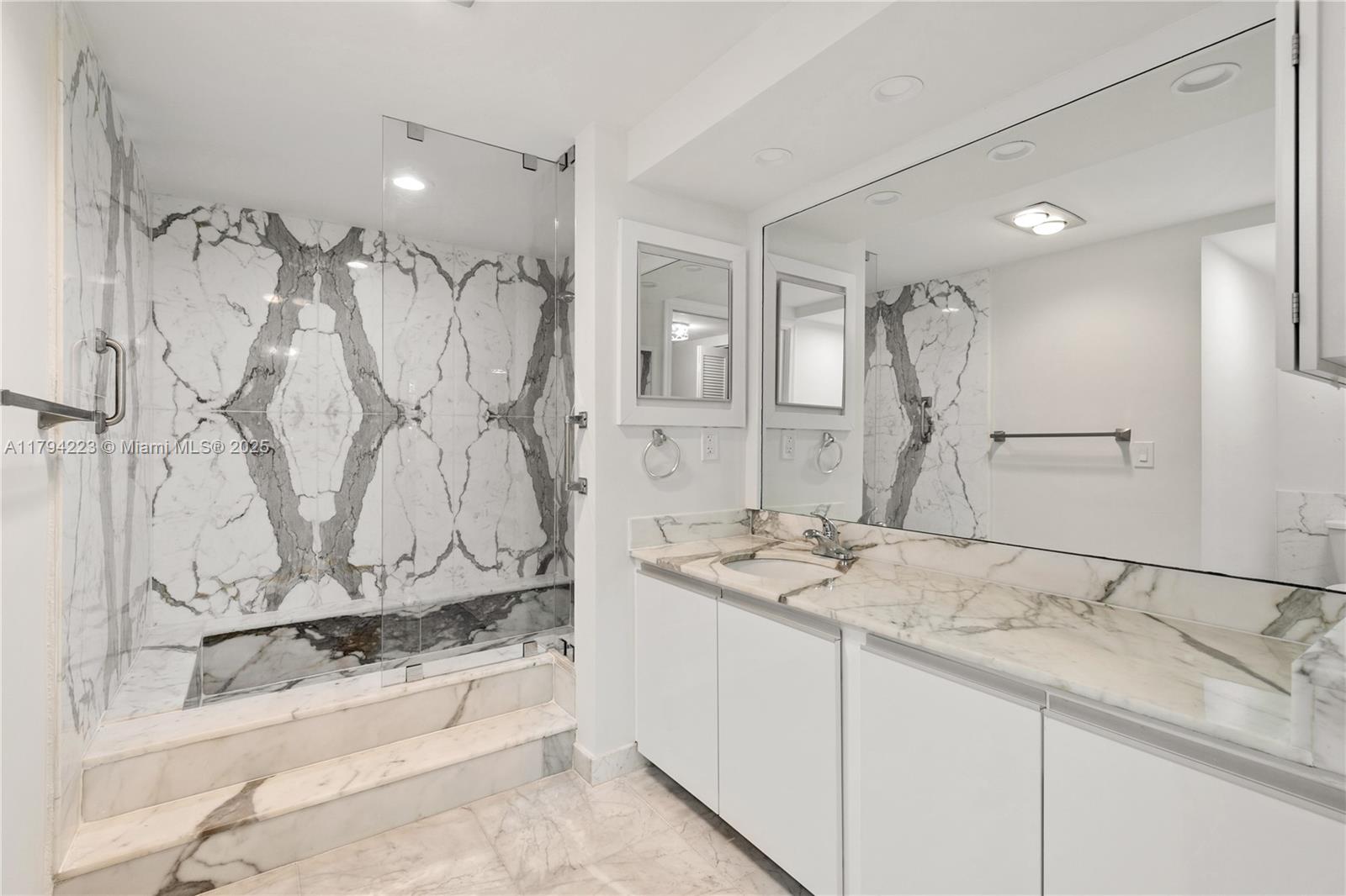 155 Ocean Lane Dr #207, Key Biscayne FL 33149