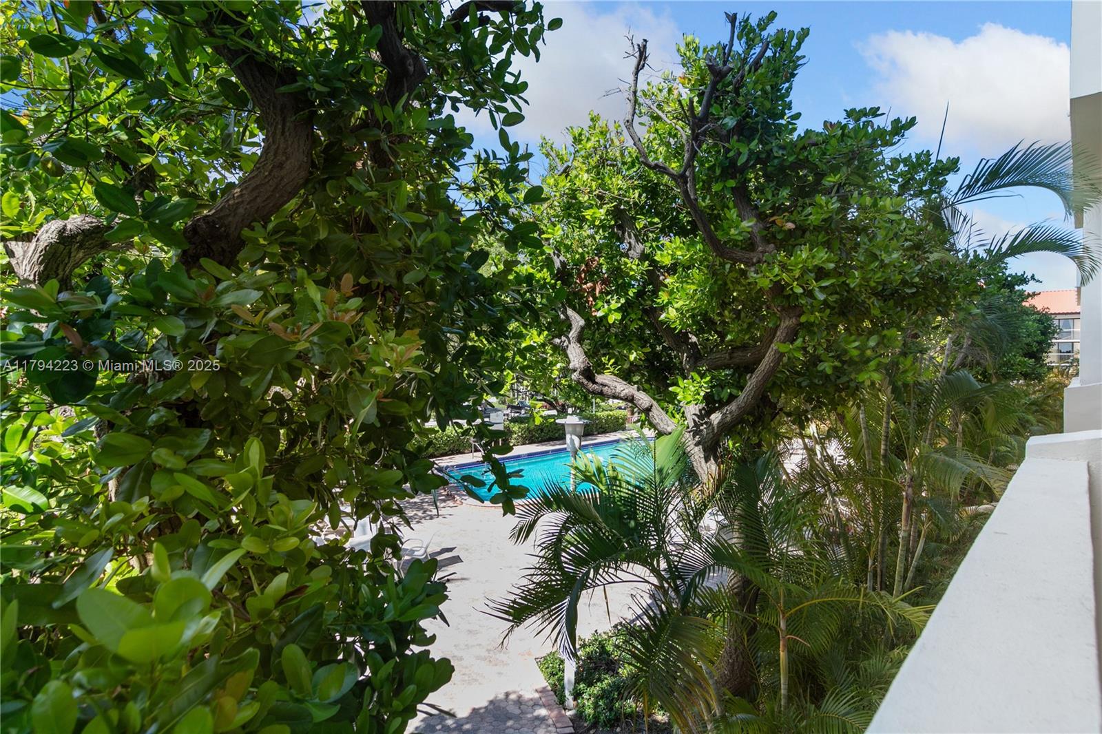 155 Ocean Lane Dr #207, Key Biscayne FL 33149
