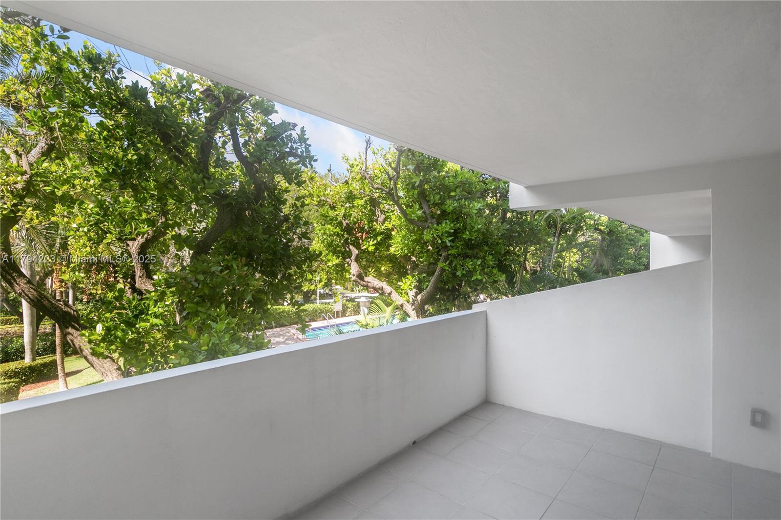 155 Ocean Lane Dr #207, Key Biscayne FL 33149
