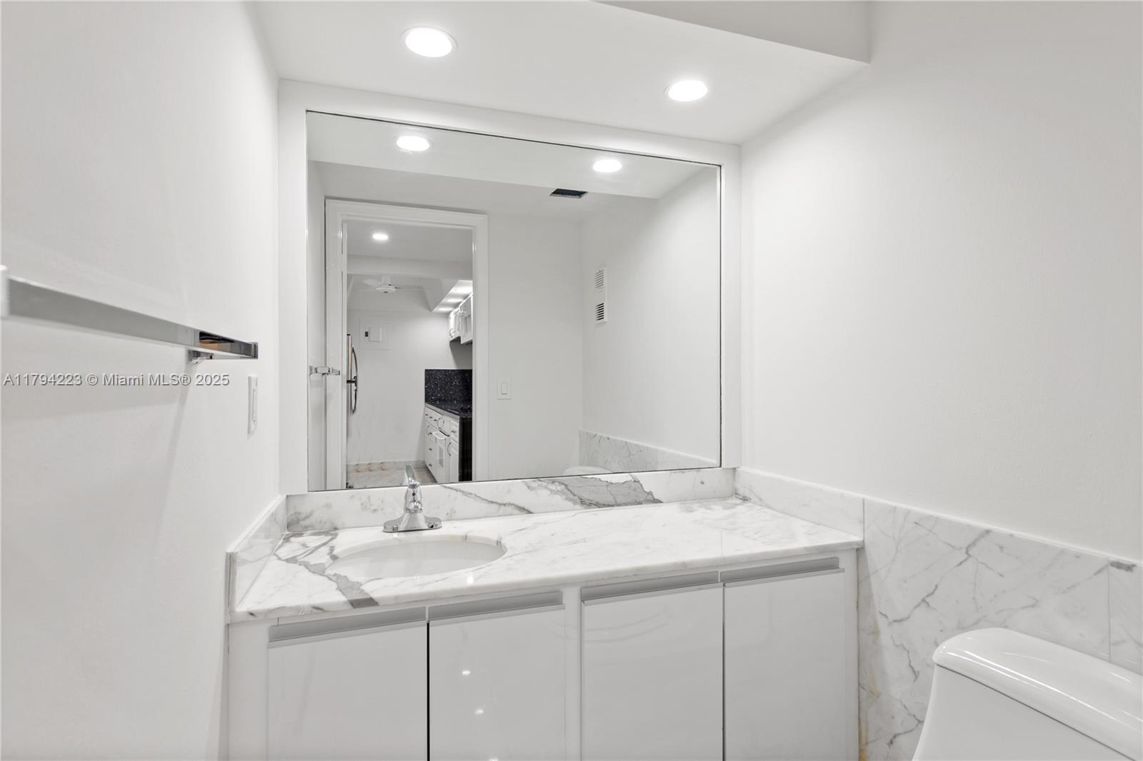 155 Ocean Lane Dr #207, Key Biscayne FL 33149