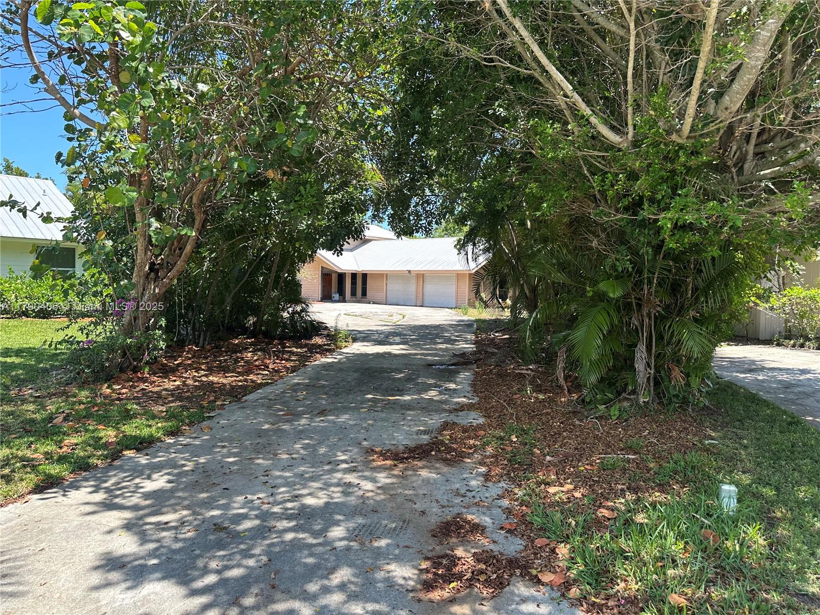10737 SE Seaspray Ct, Hobe Sound, Florida image 3