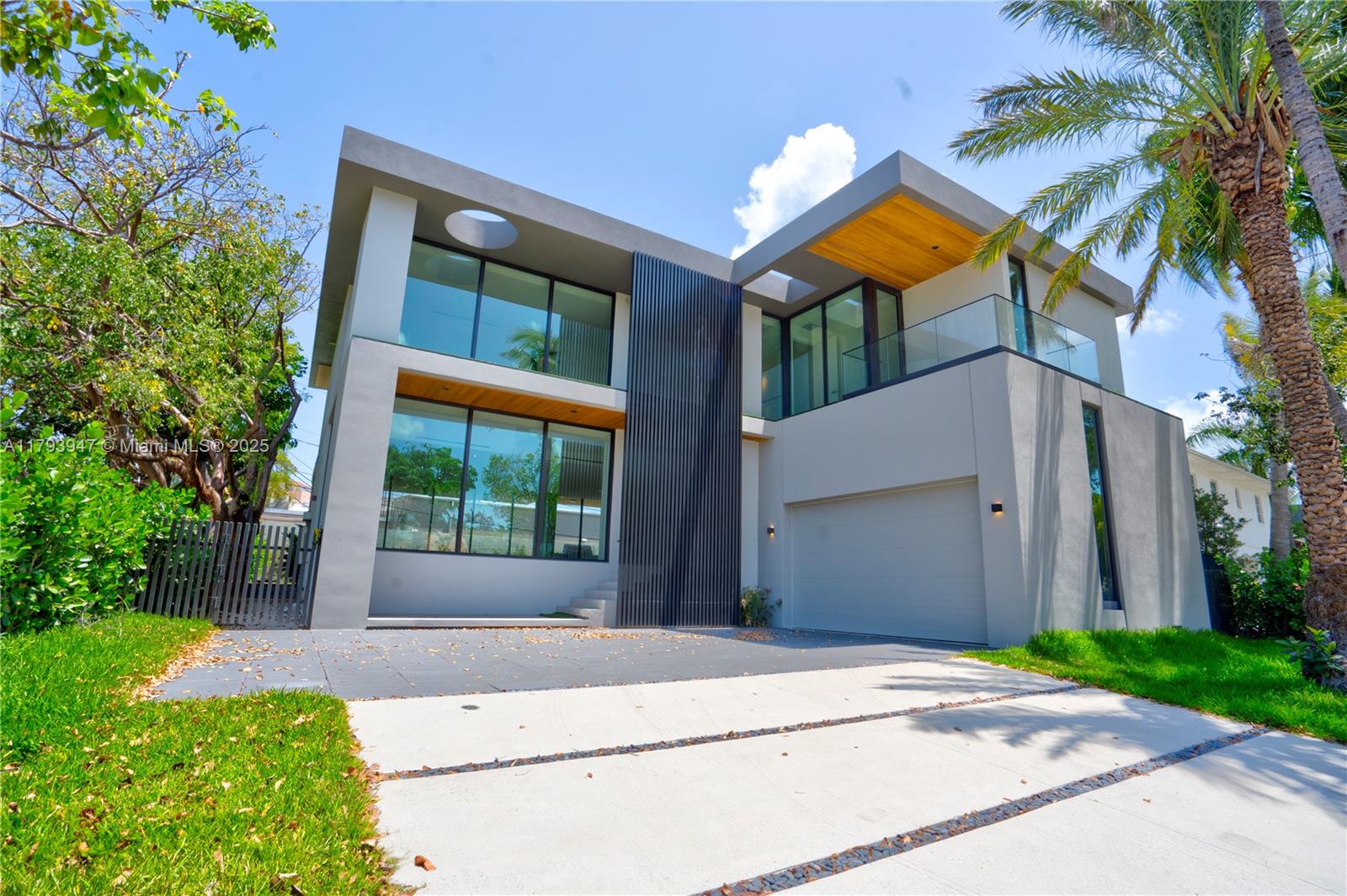 735 Fernwood Rd Key Biscayne, FL 33149