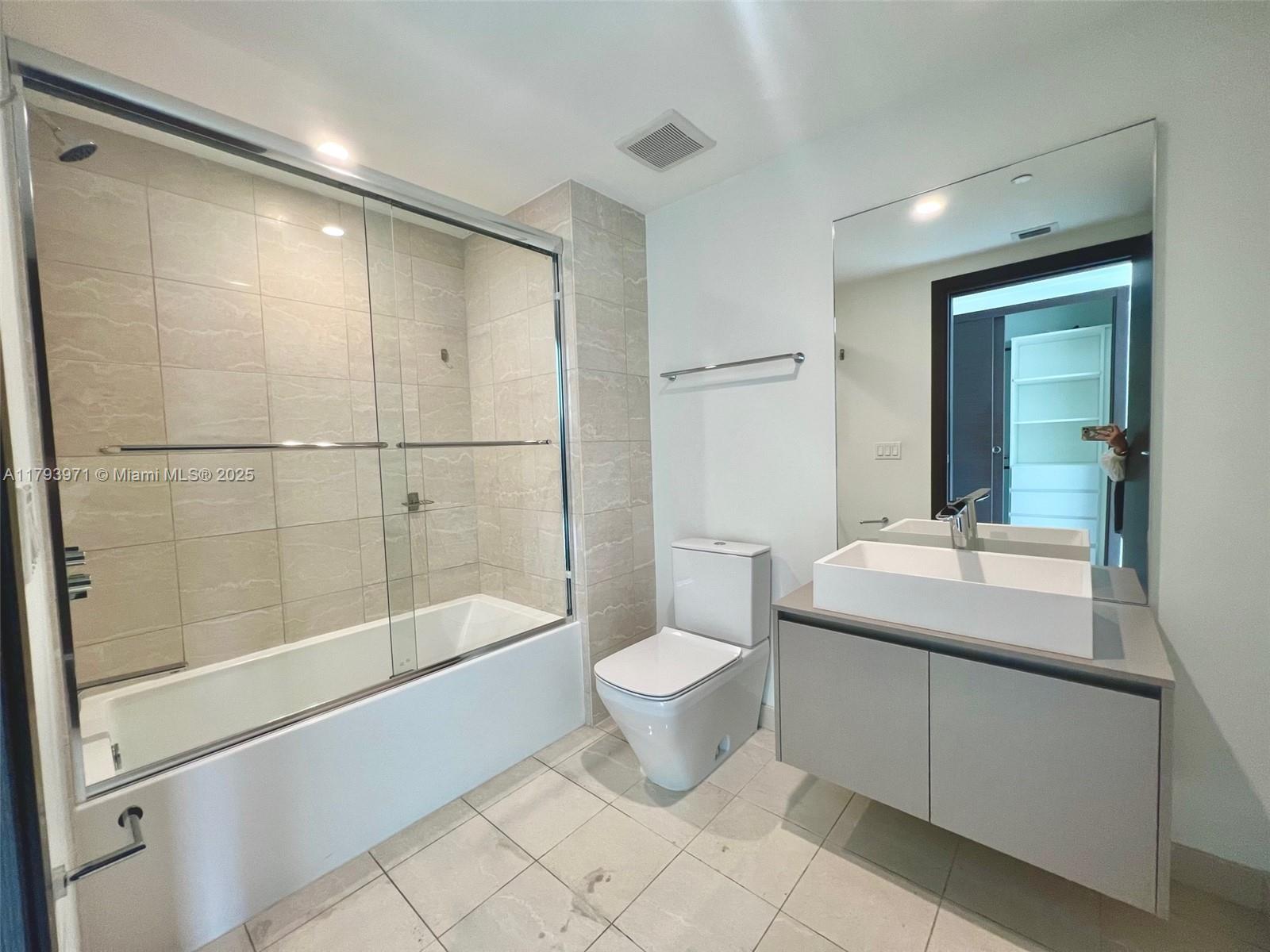1000 Brickell Plz #1912, Miami FL 33131