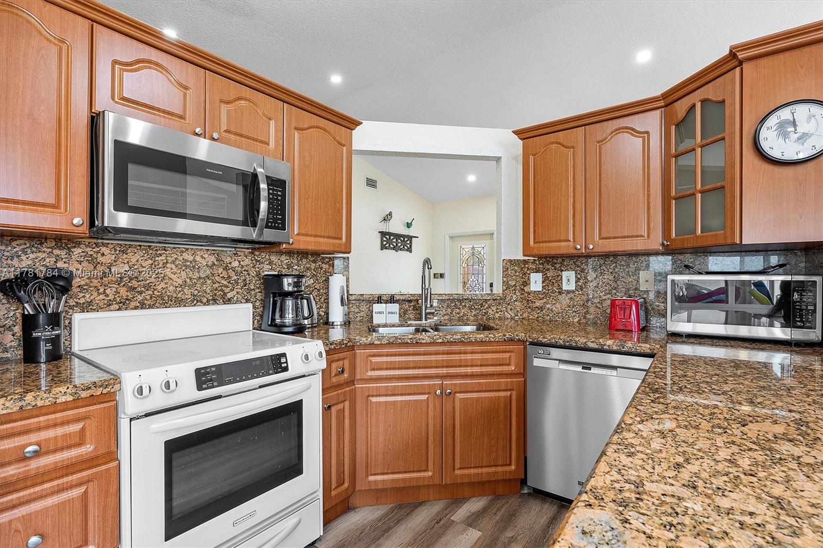 6340 NW 198th Ter, Hialeah, Florida image 7