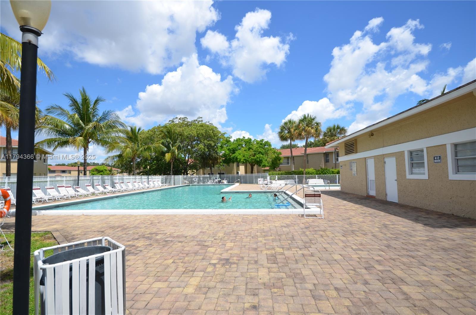 1004 Twin Lakes Dr #1004, Coral Springs, Florida image 28