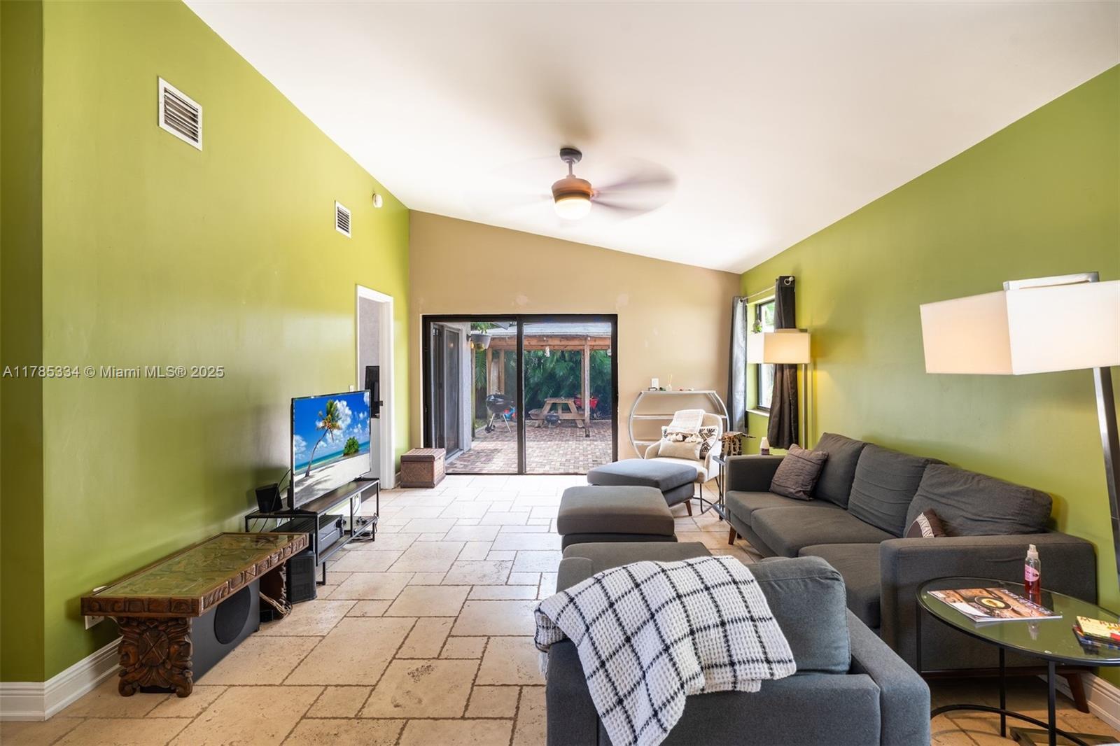 563 Lakeside Cir, Sunrise, Florida image 6
