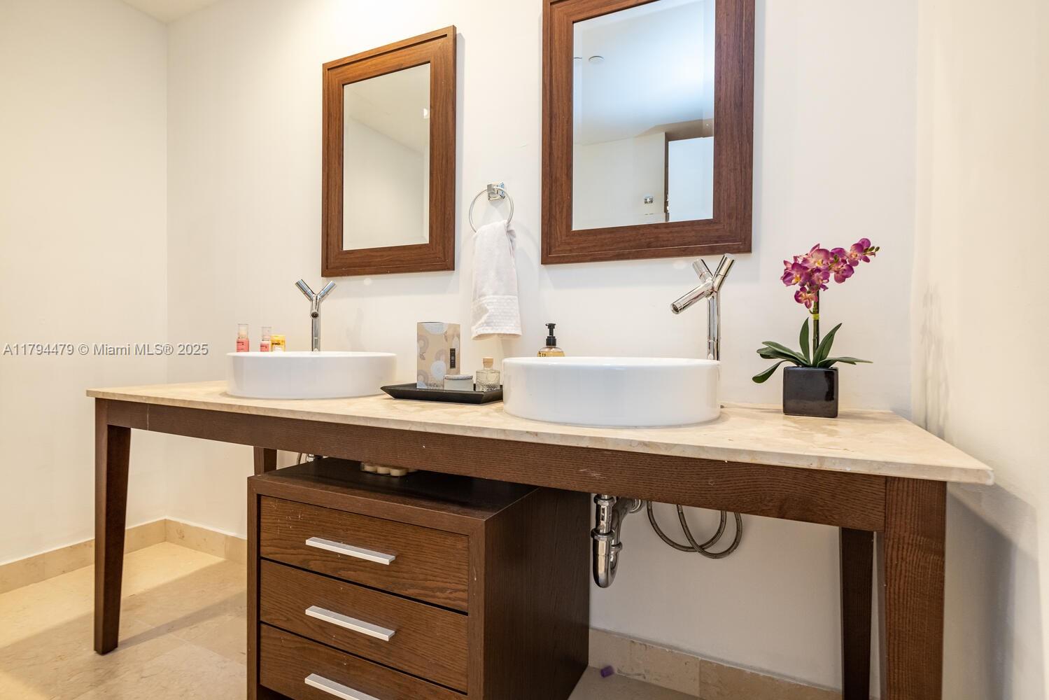 495 Brickell Ave #4008, Miami FL 33131