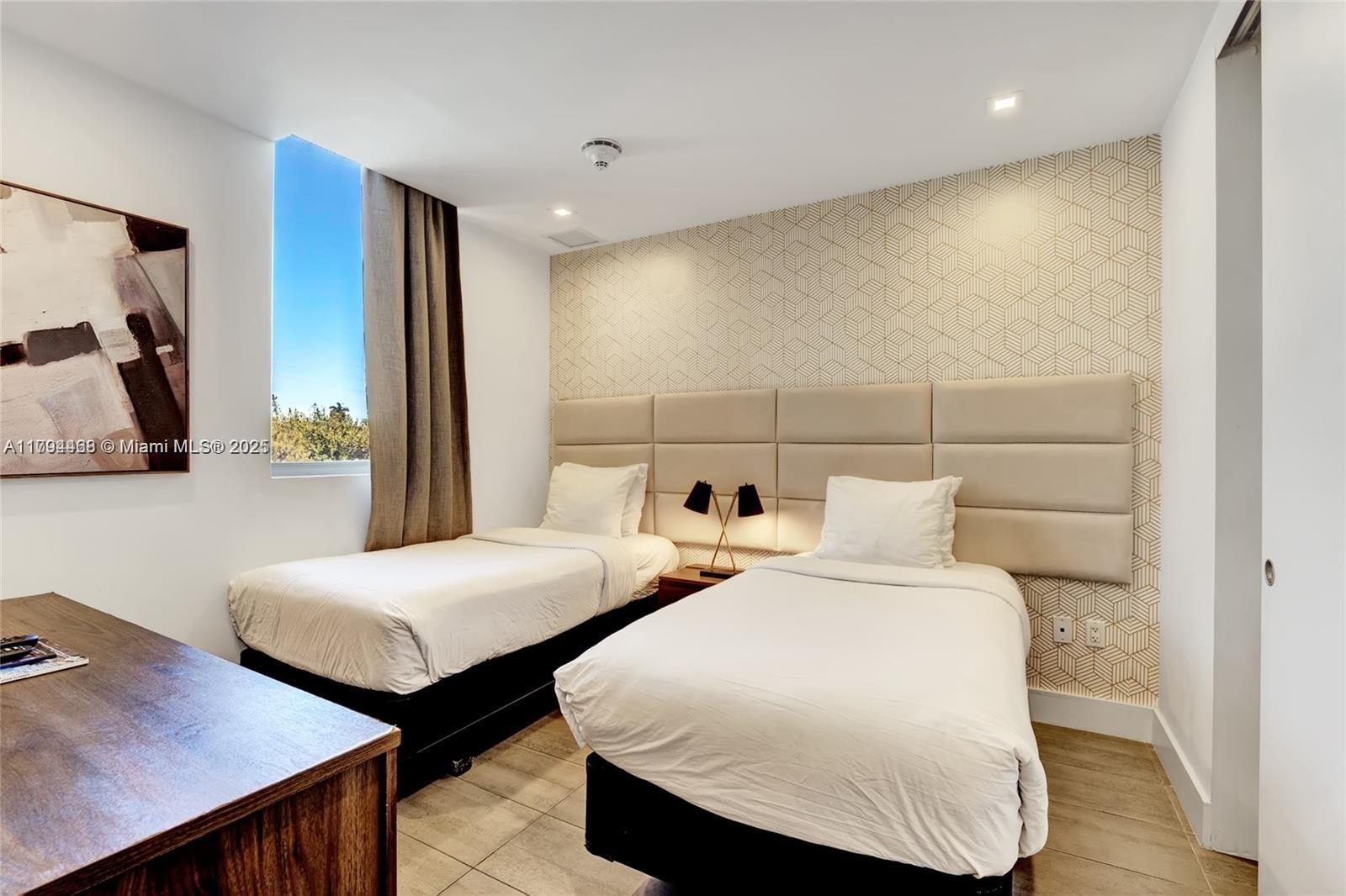 538 Meridian Ave, Miami Beach, Florida image 6
