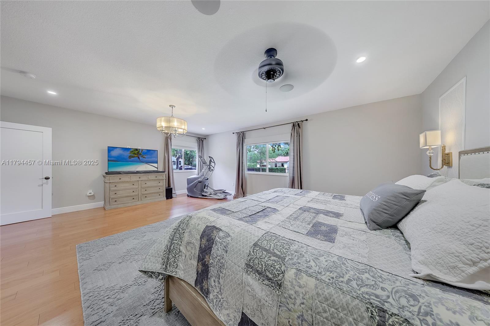 1402 Tangier St, Coral Gables, Florida image 10
