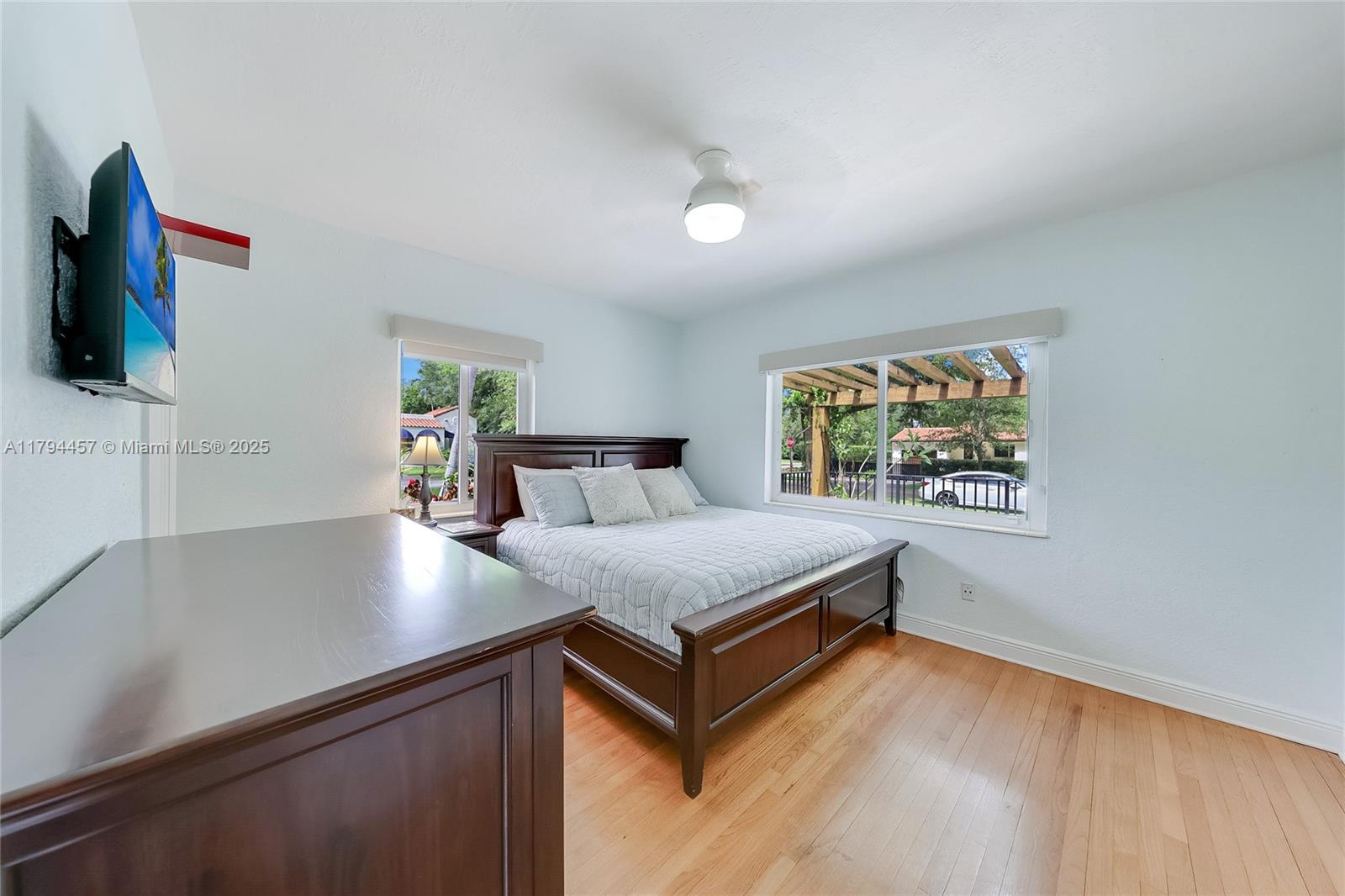 1402 Tangier St, Coral Gables, Florida image 13