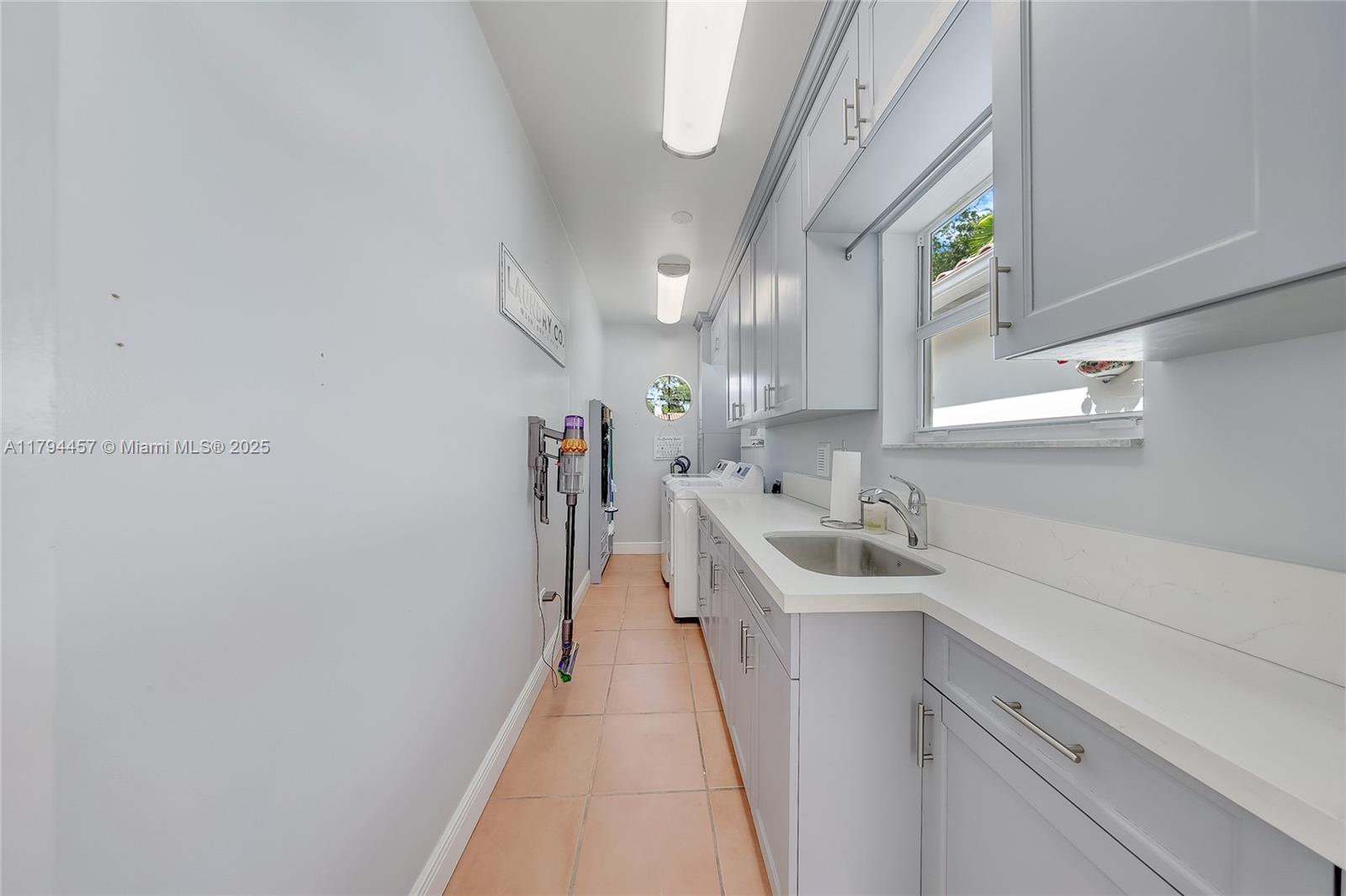1402 Tangier St, Coral Gables, Florida image 20