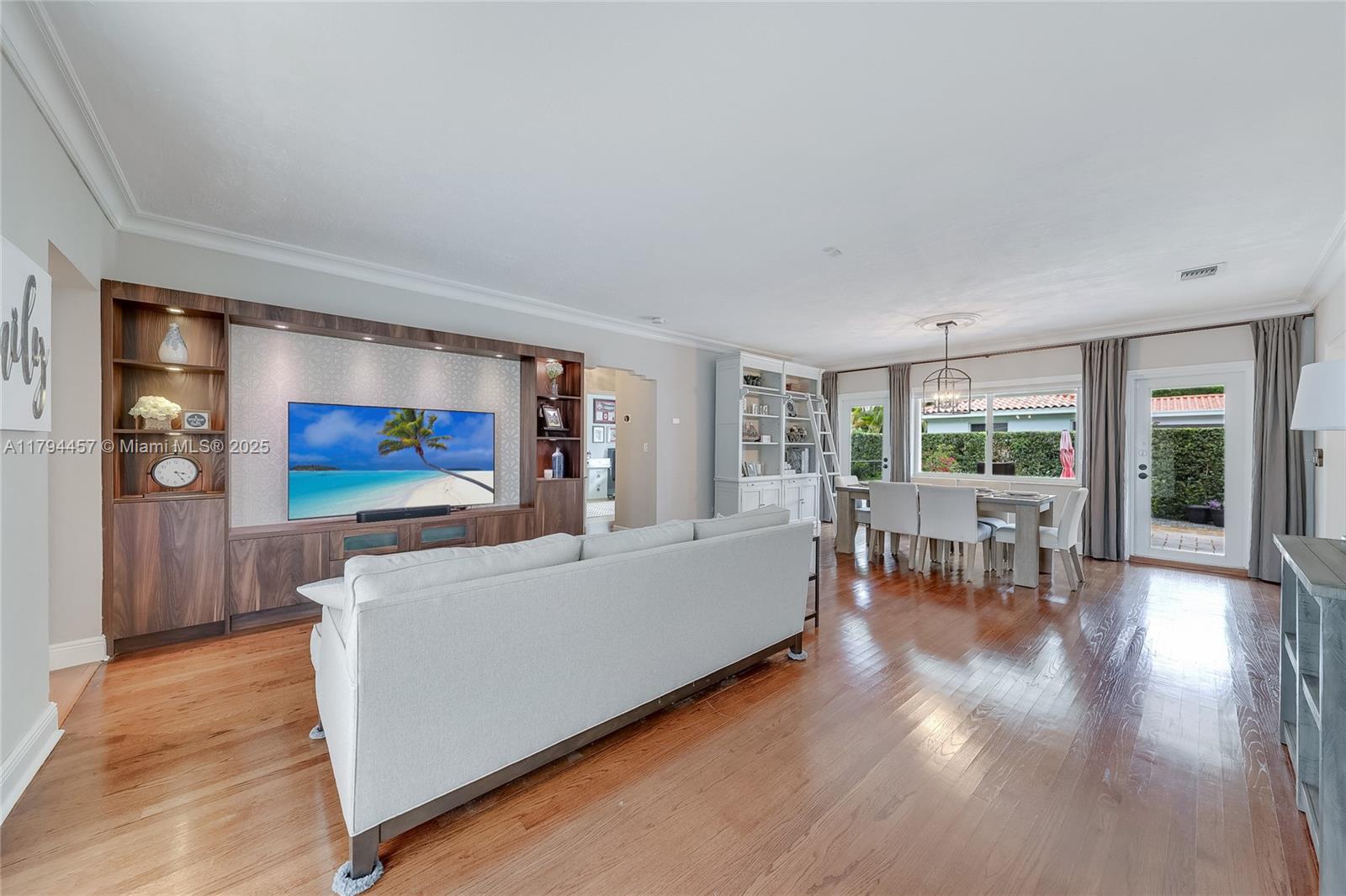 1402 Tangier St, Coral Gables, Florida image 4