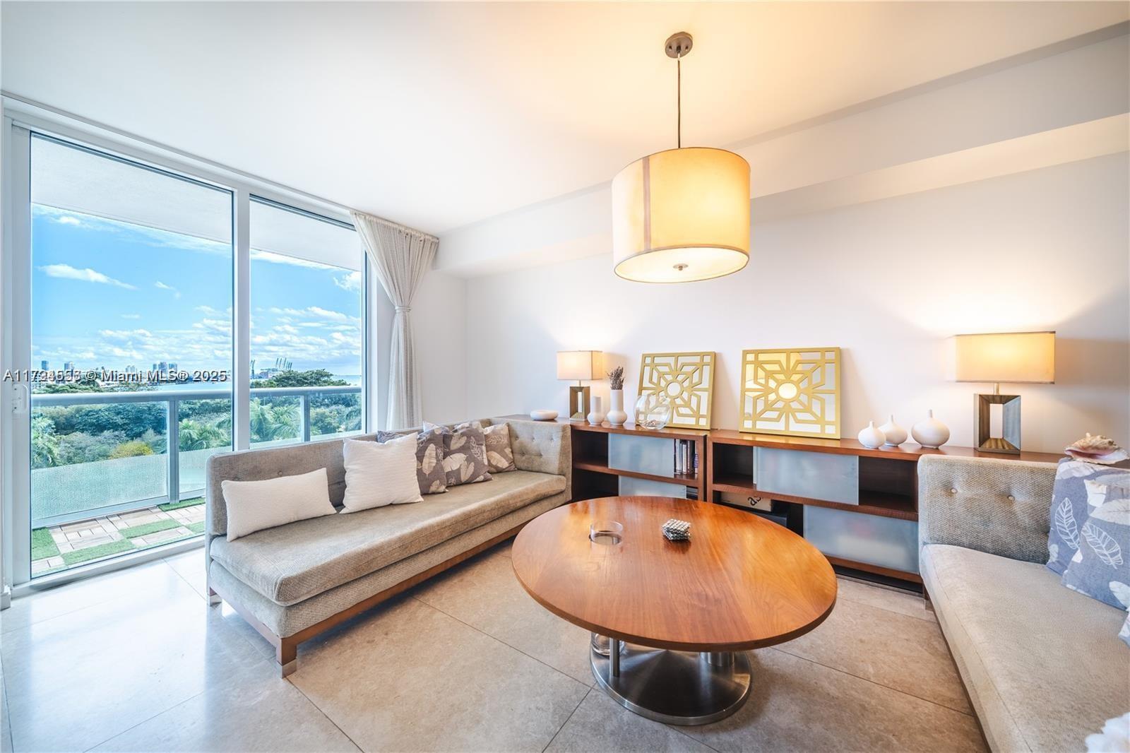 Apartamento à Venda em Miami, FL
