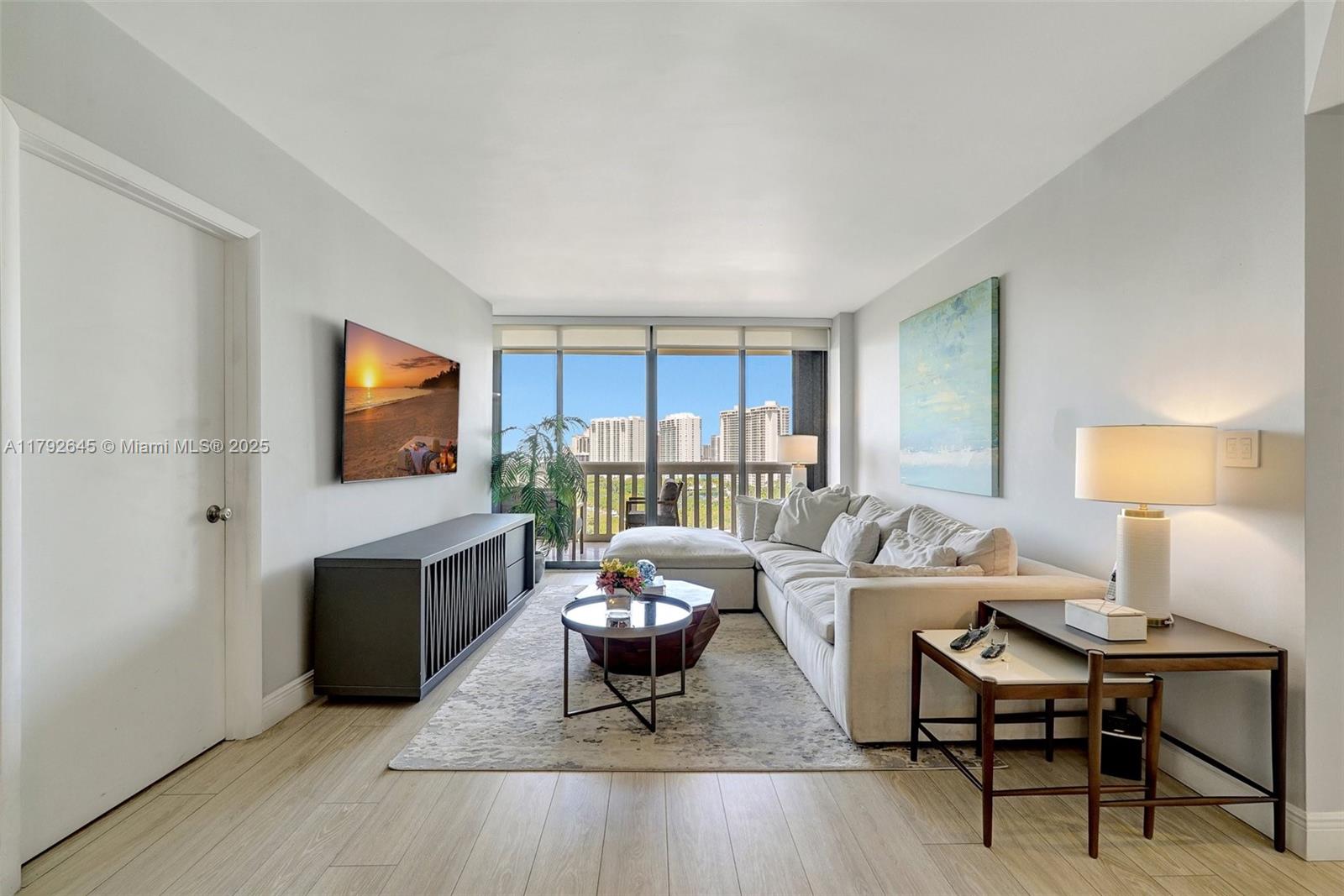 1000 Island Blvd #1805, Aventura, Florida image 1