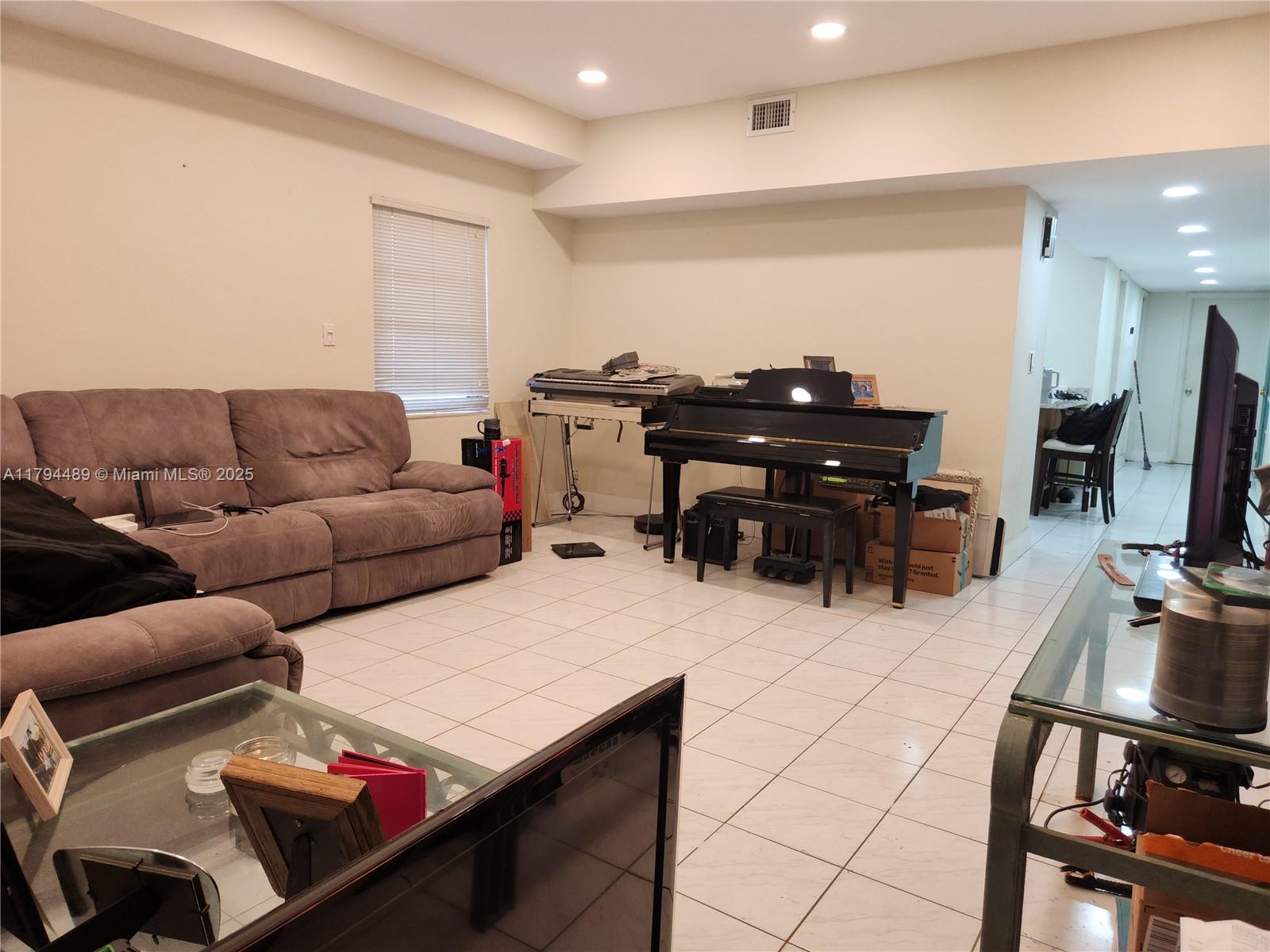 2323 SW 20th St, Miami, Florida image 9
