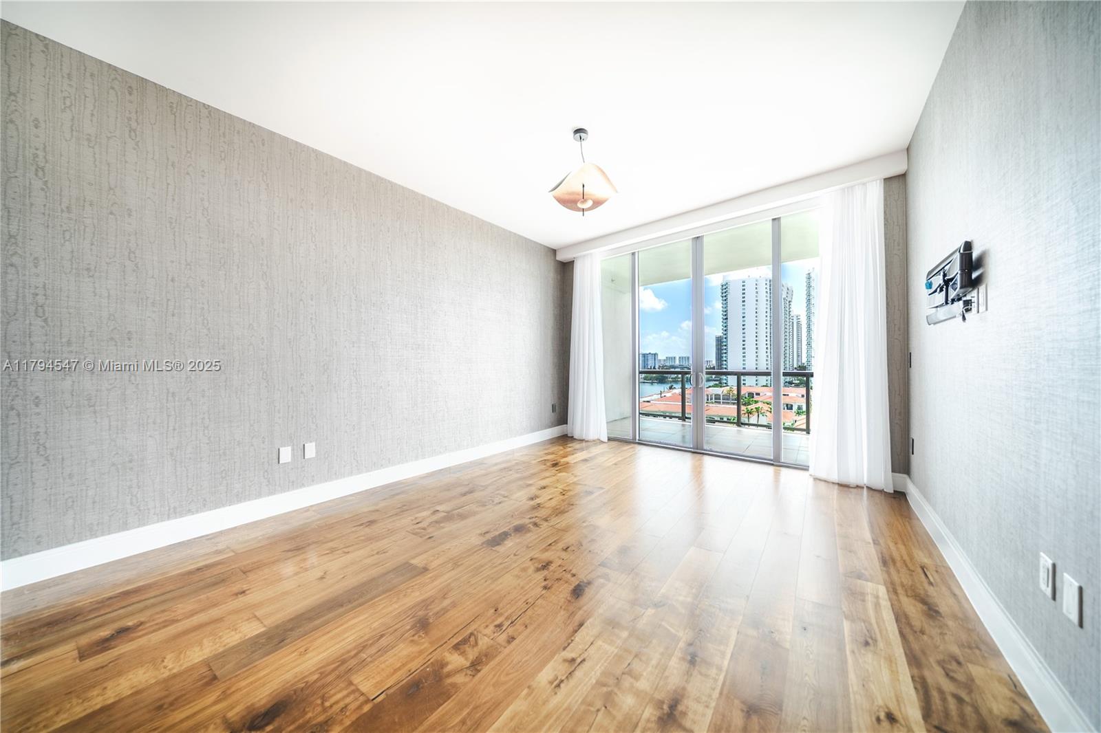 3250 NE 188th St #806, Aventura FL 33180