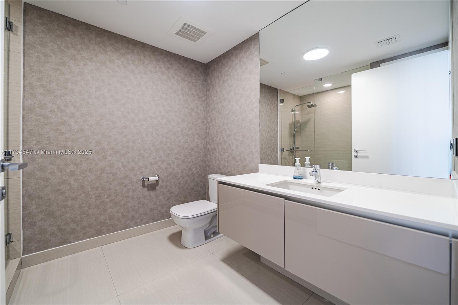 3250 NE 188th St #806, Aventura FL 33180