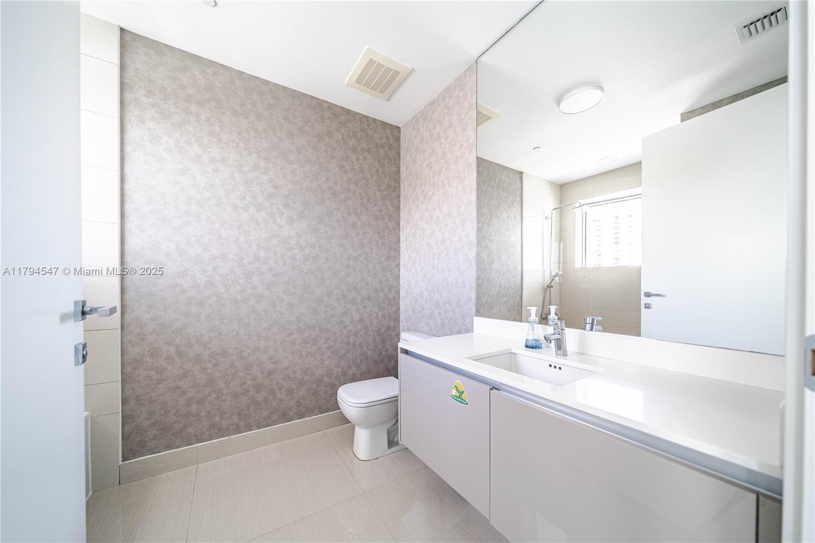 3250 NE 188th St #806, Aventura FL 33180