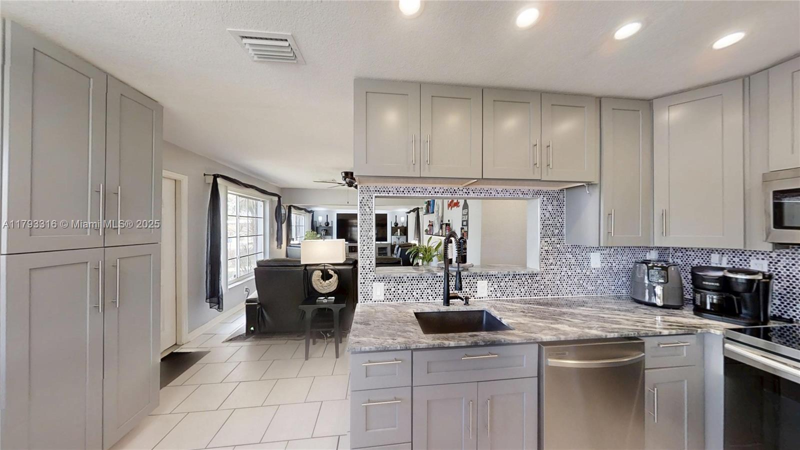 1424 E River Dr, Margate, Florida image 17