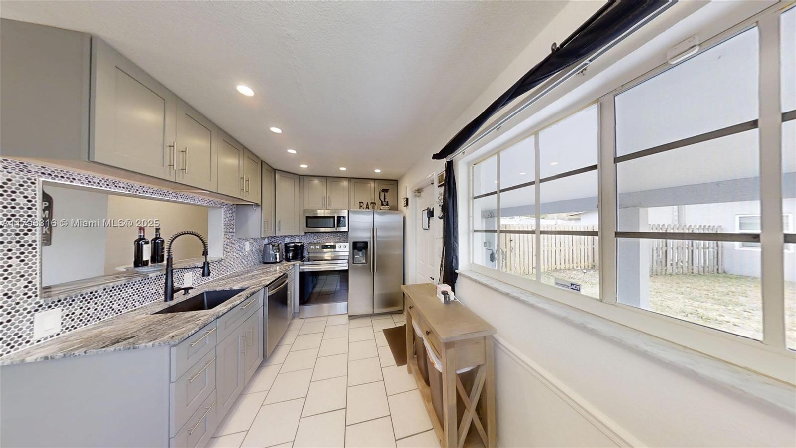 1424 E River Dr, Margate, Florida image 5