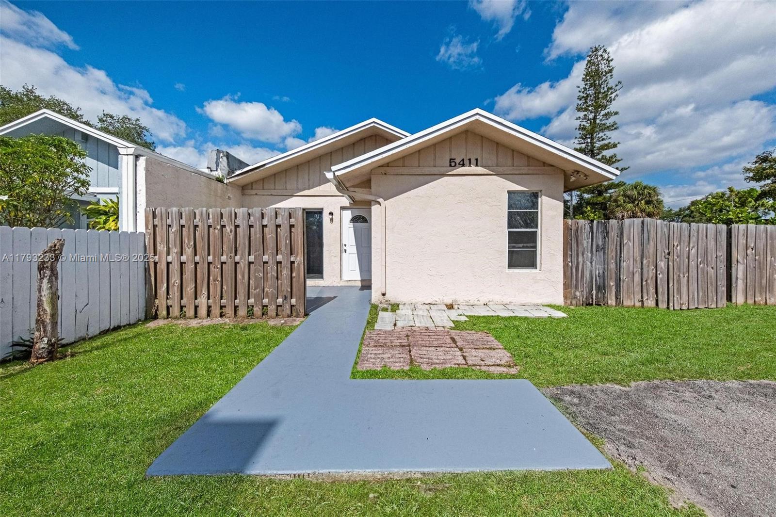 5411 SW 43rd Ter, Dania Beach, Florida image 1