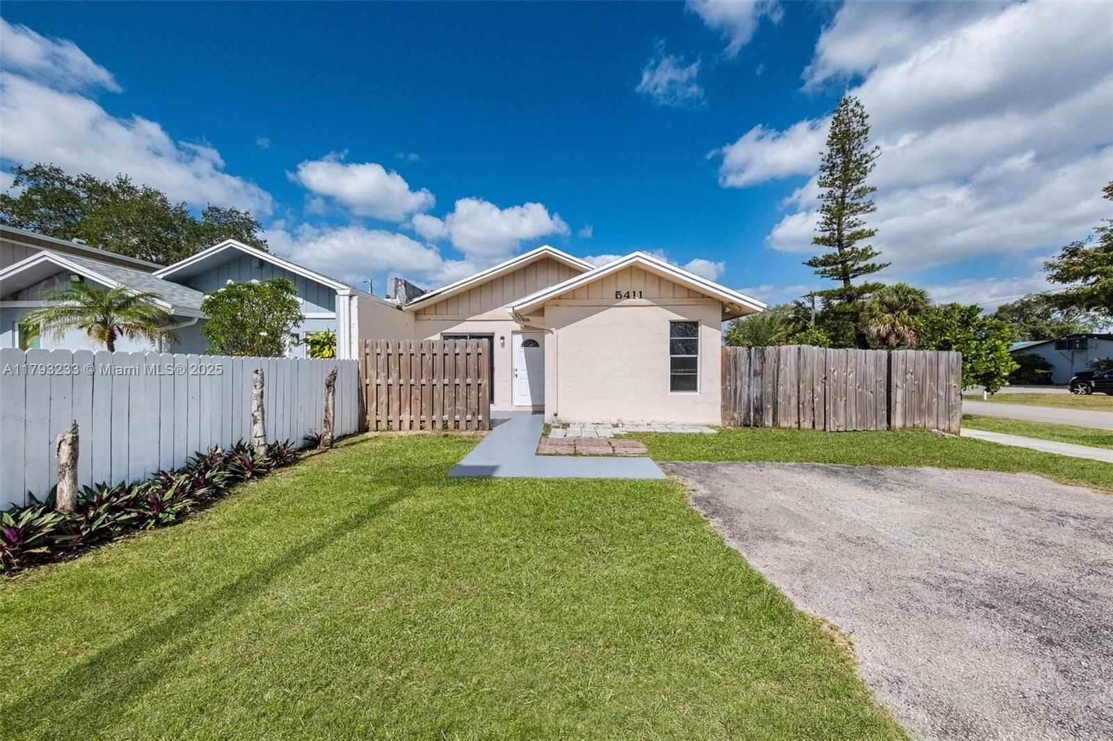 5411 SW 43rd Ter, Dania Beach, Florida image 6
