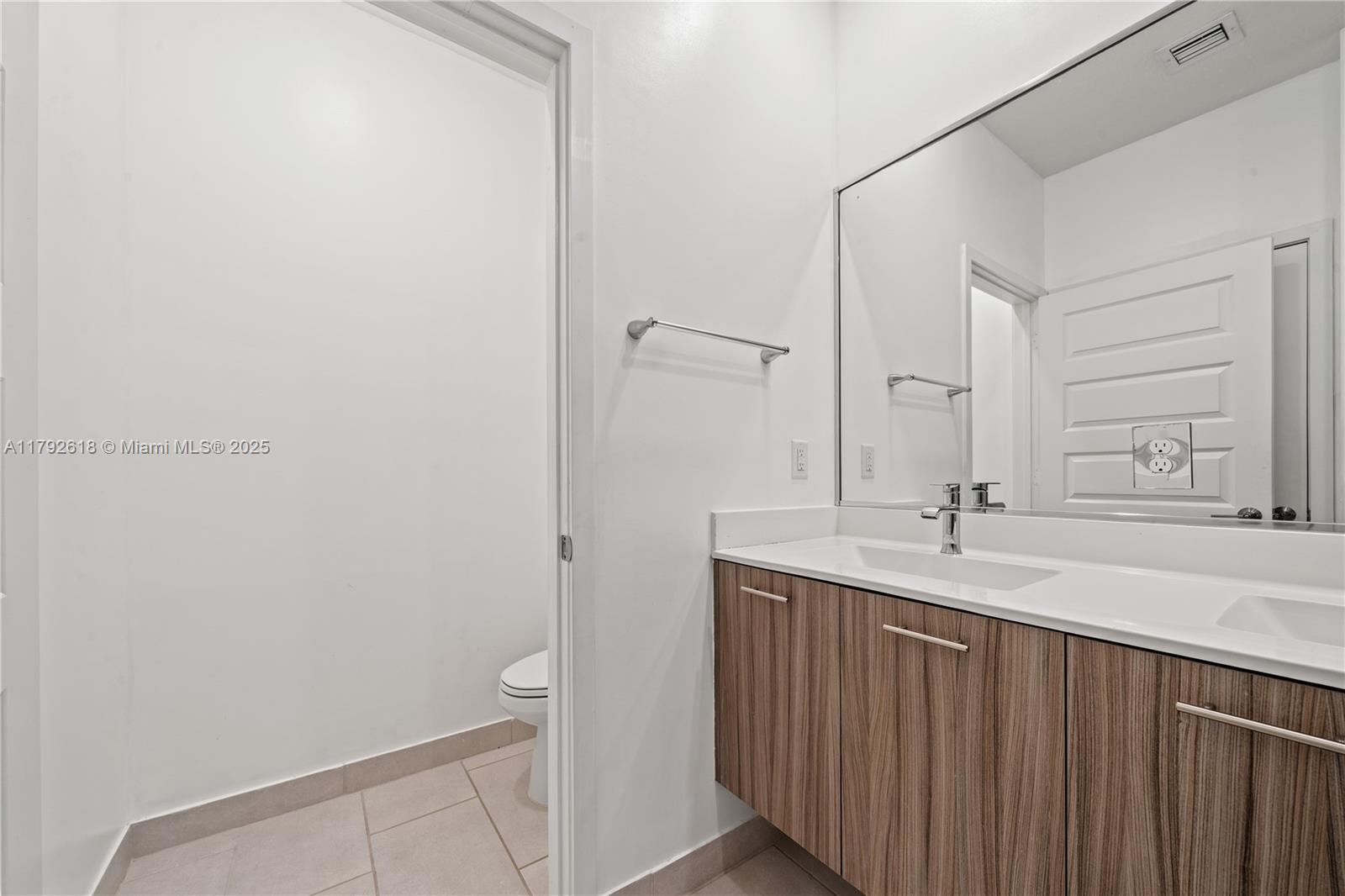 4755 NW 83rd Path, Doral, Florida image 18