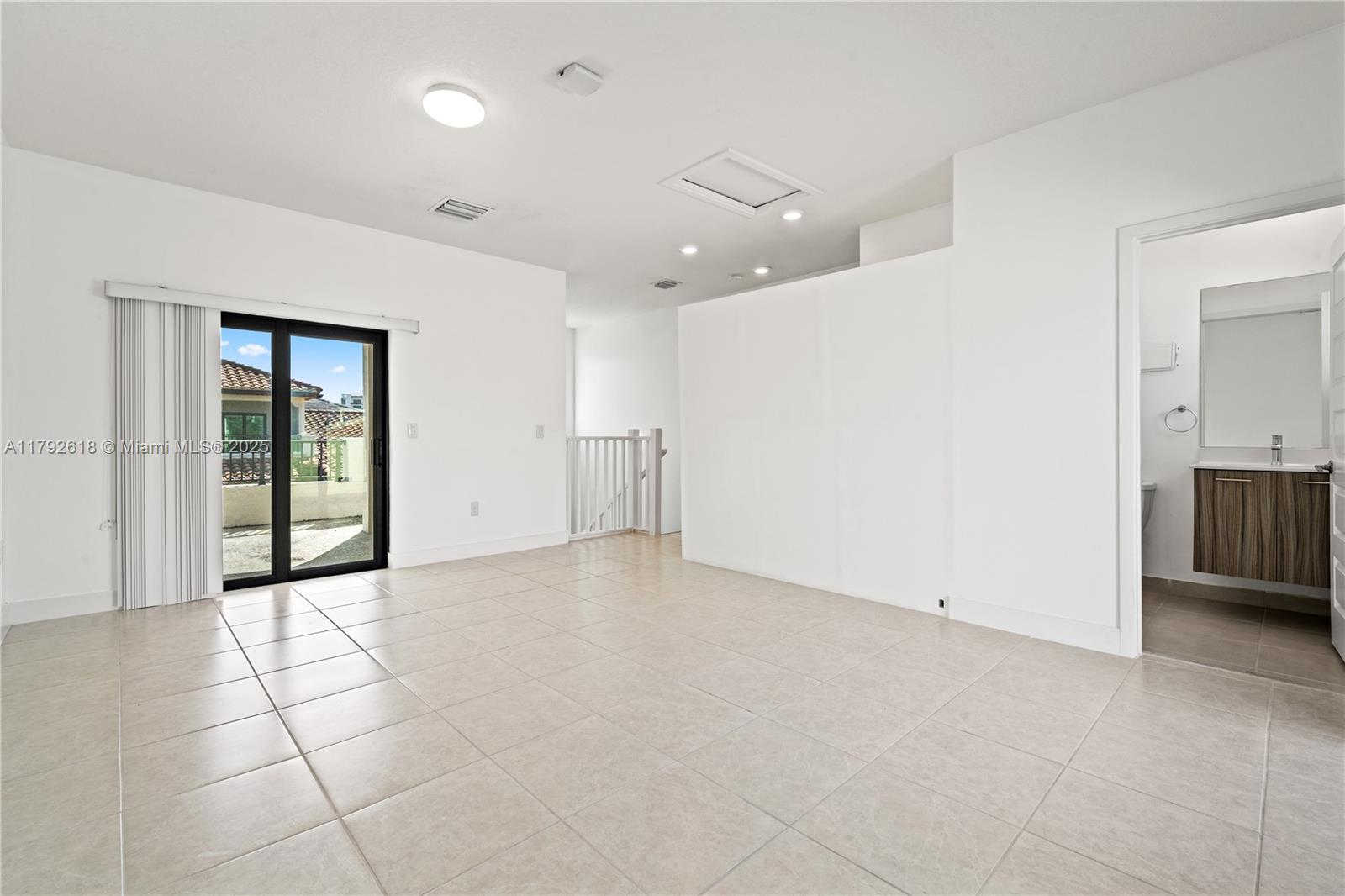 4755 NW 83rd Path, Doral, Florida image 29