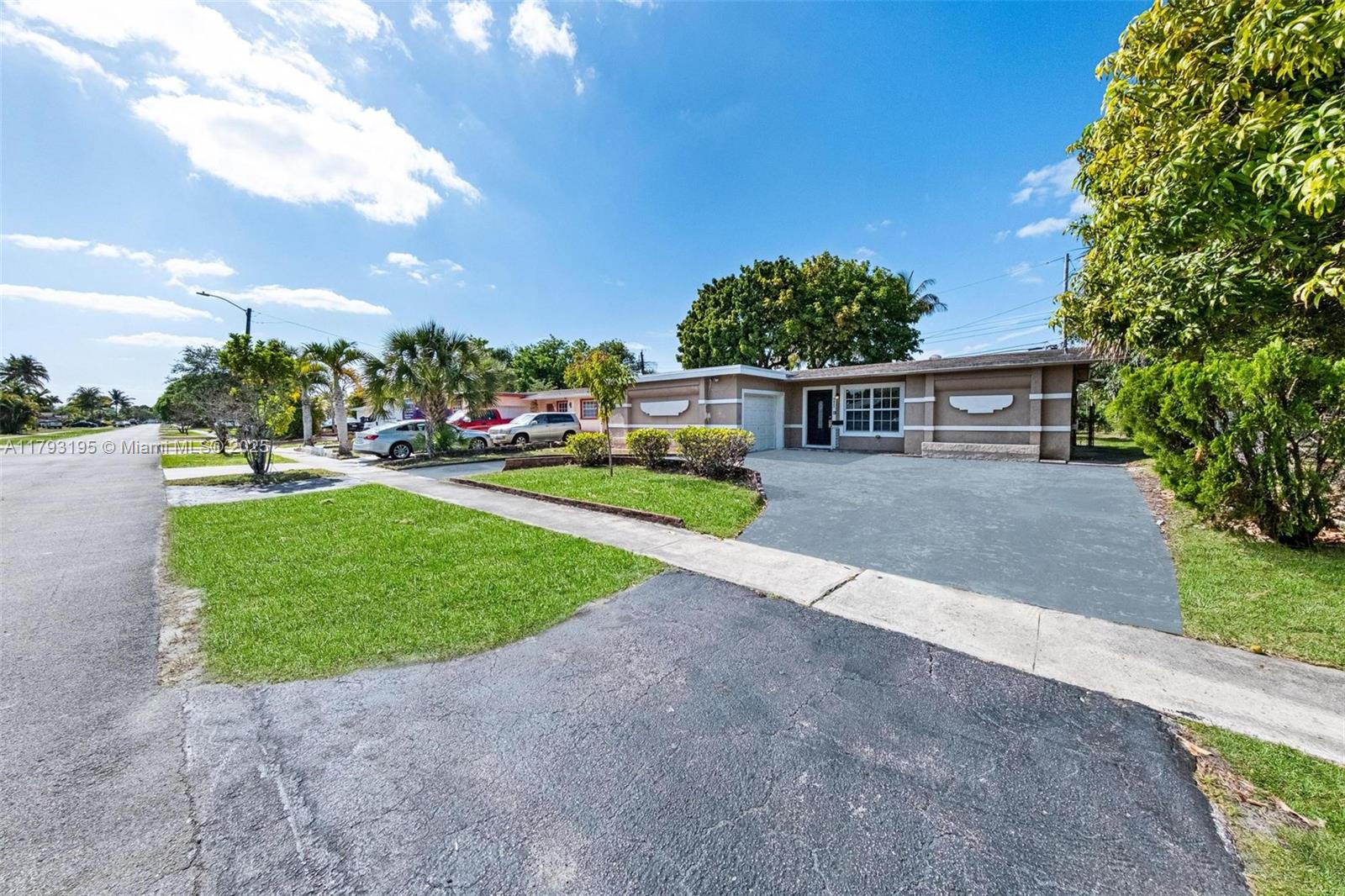 6421 NW 24th Pl, Sunrise, Florida image 2