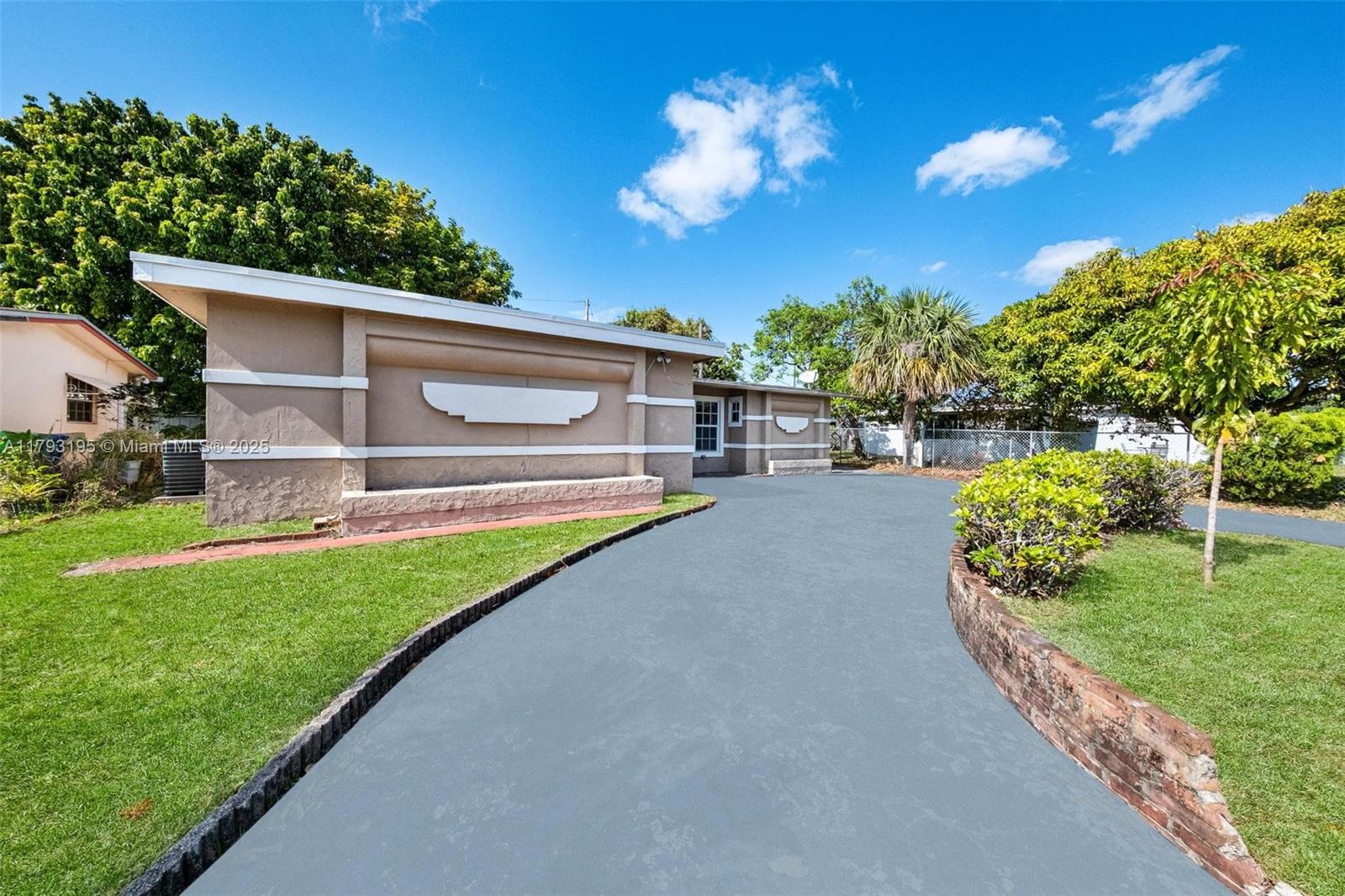 6421 NW 24th Pl, Sunrise, Florida image 5