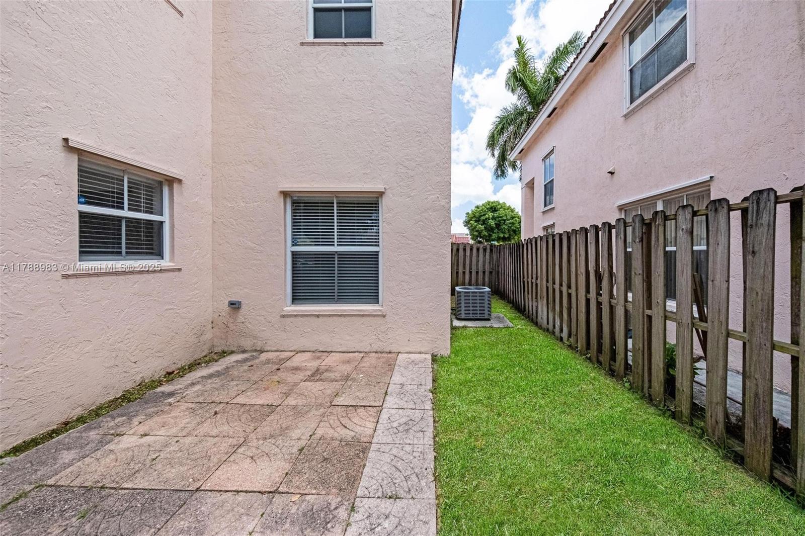 6231 Island Way, Margate, Florida image 40