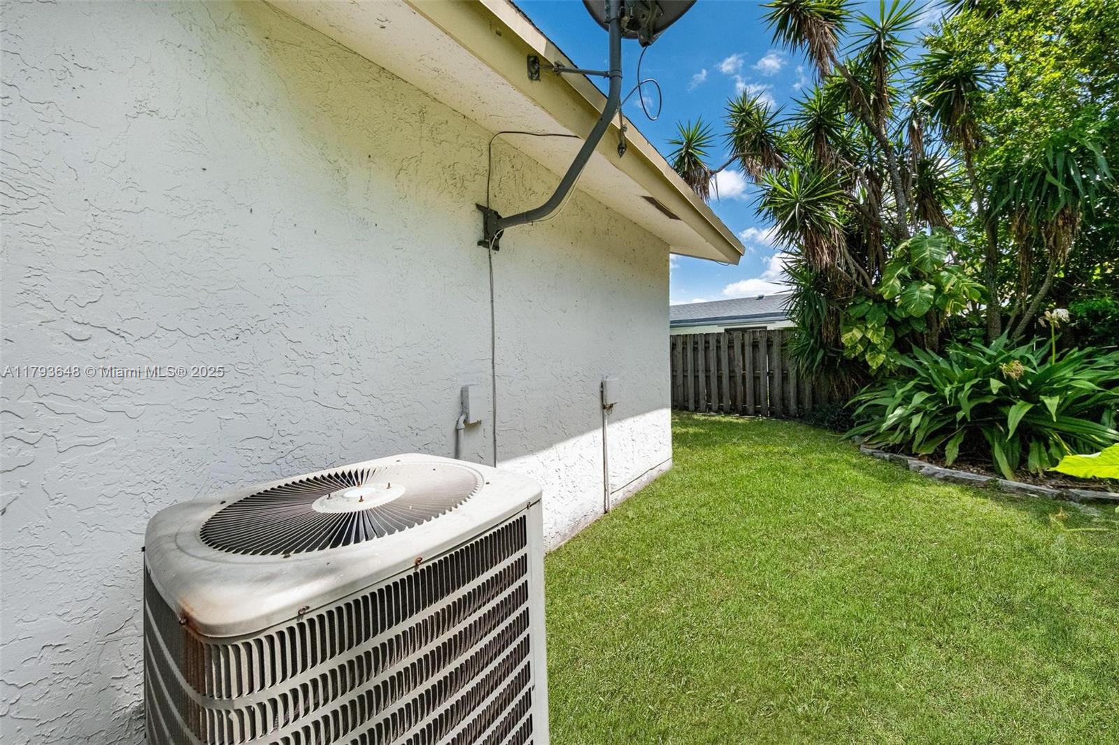 9330 NW 39th St, Sunrise, Florida image 42